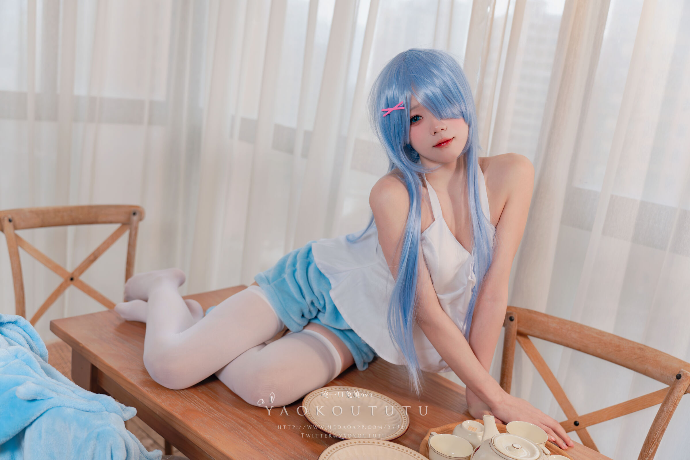 Thỏ dính - Rem Meow