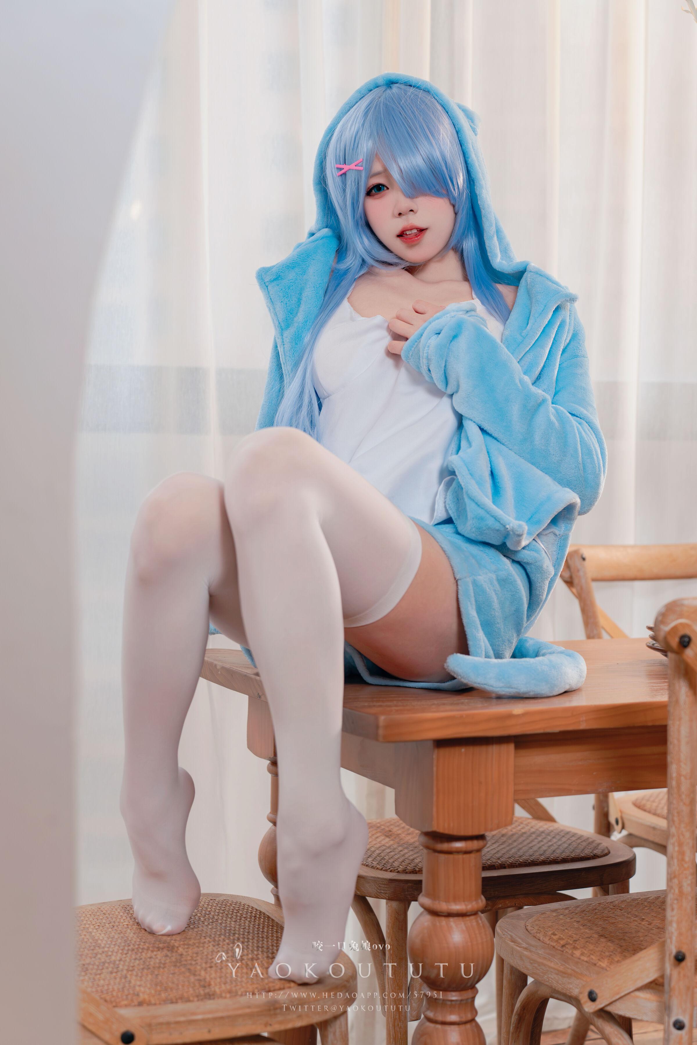 Thỏ dính - Rem Meow
