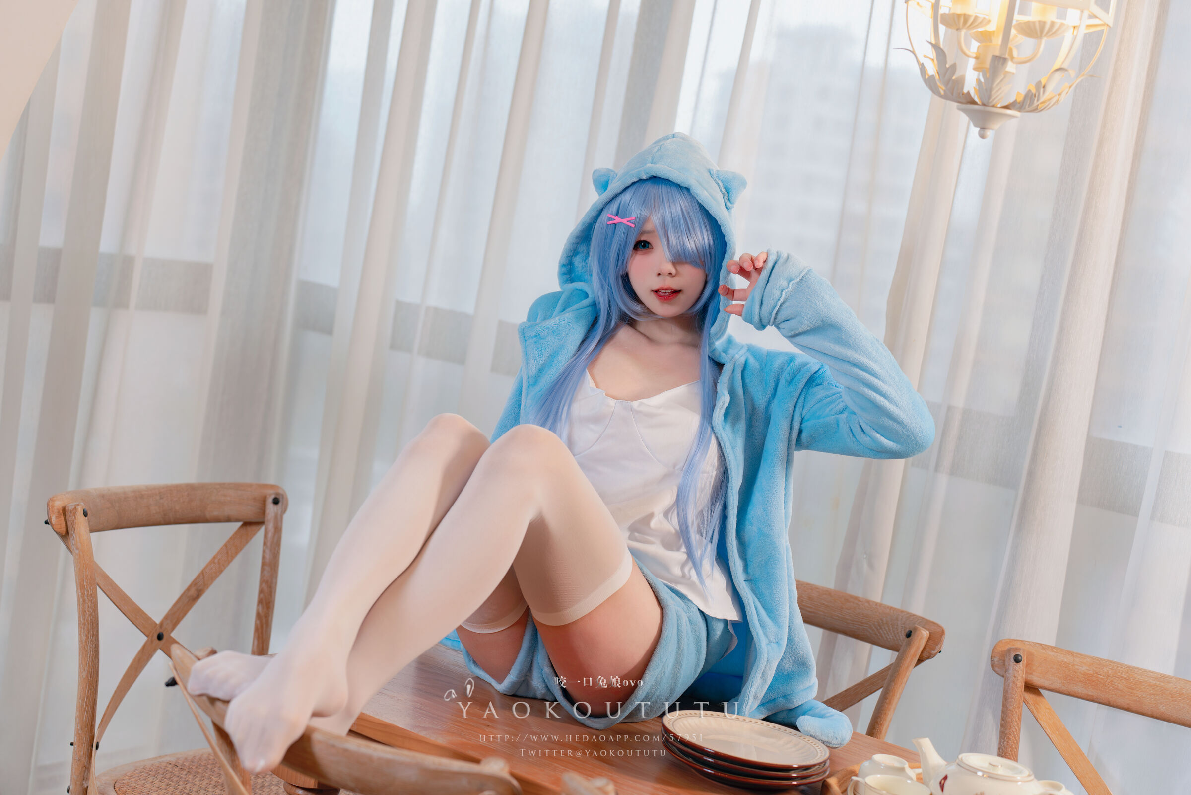 Thỏ dính - Rem Meow