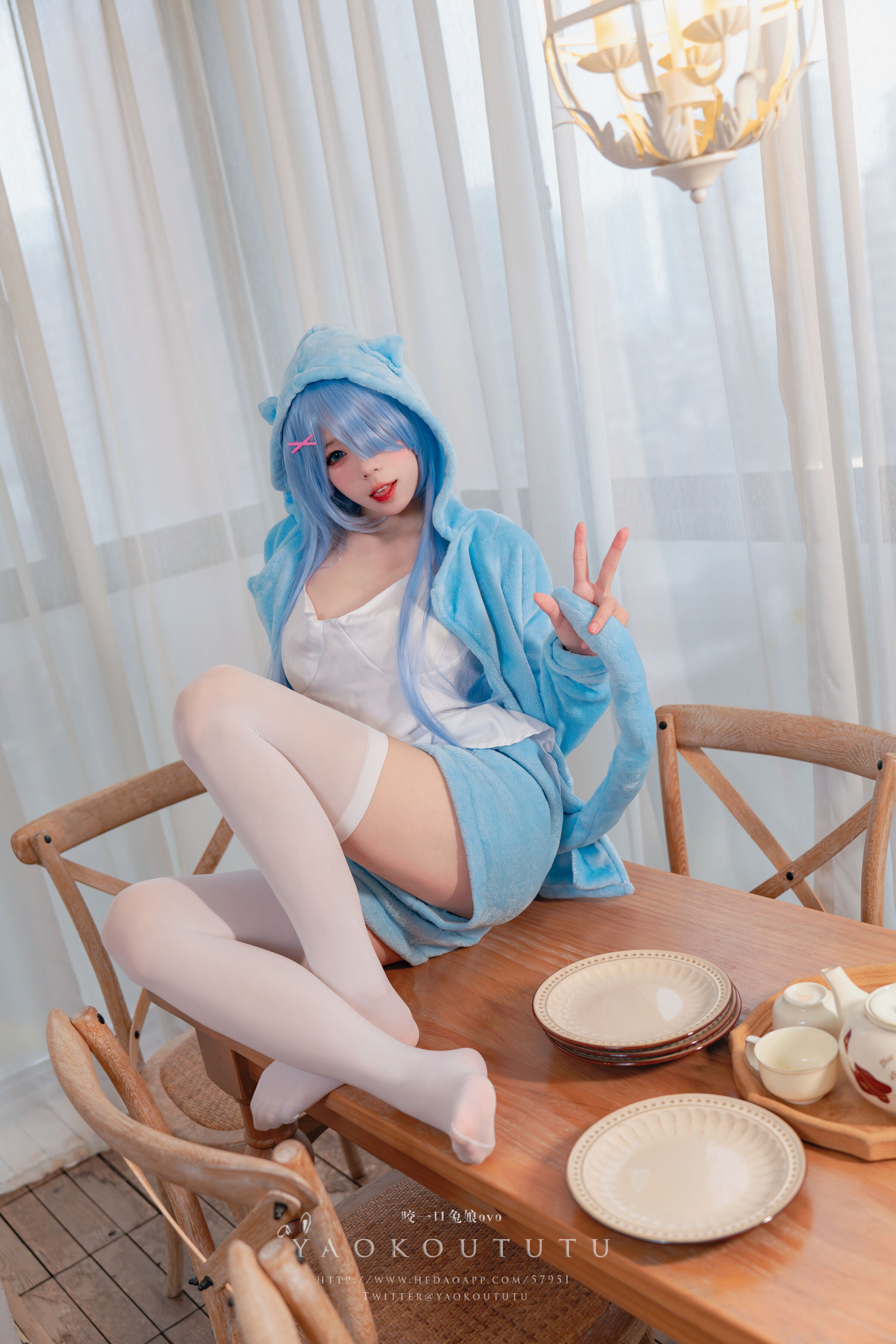 Thỏ dính - Rem Meow