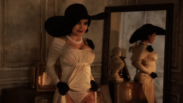 Kalinka Fox - Lady Dimitrescu