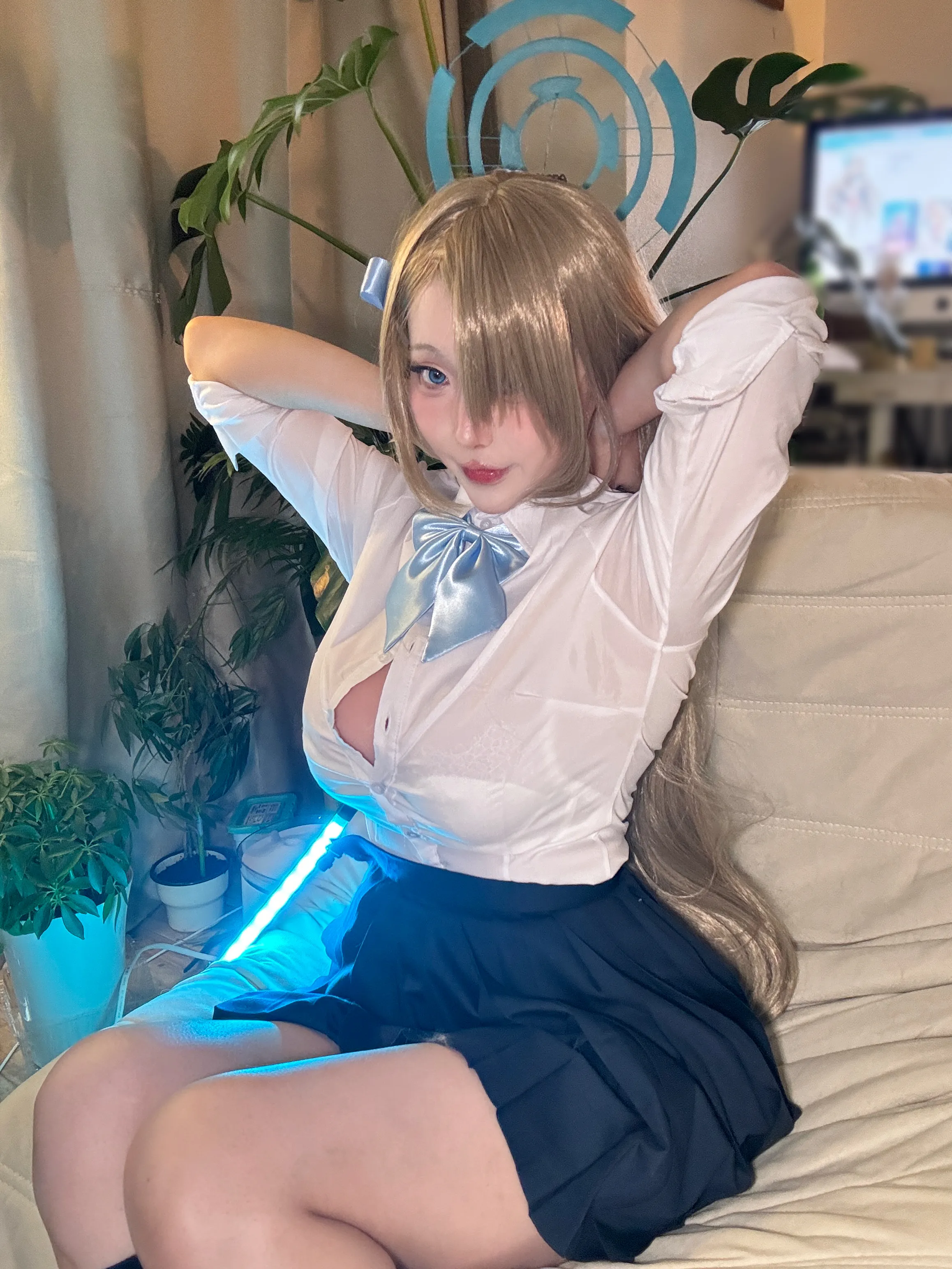Cut Celia - Selfie đồng phục Ashina