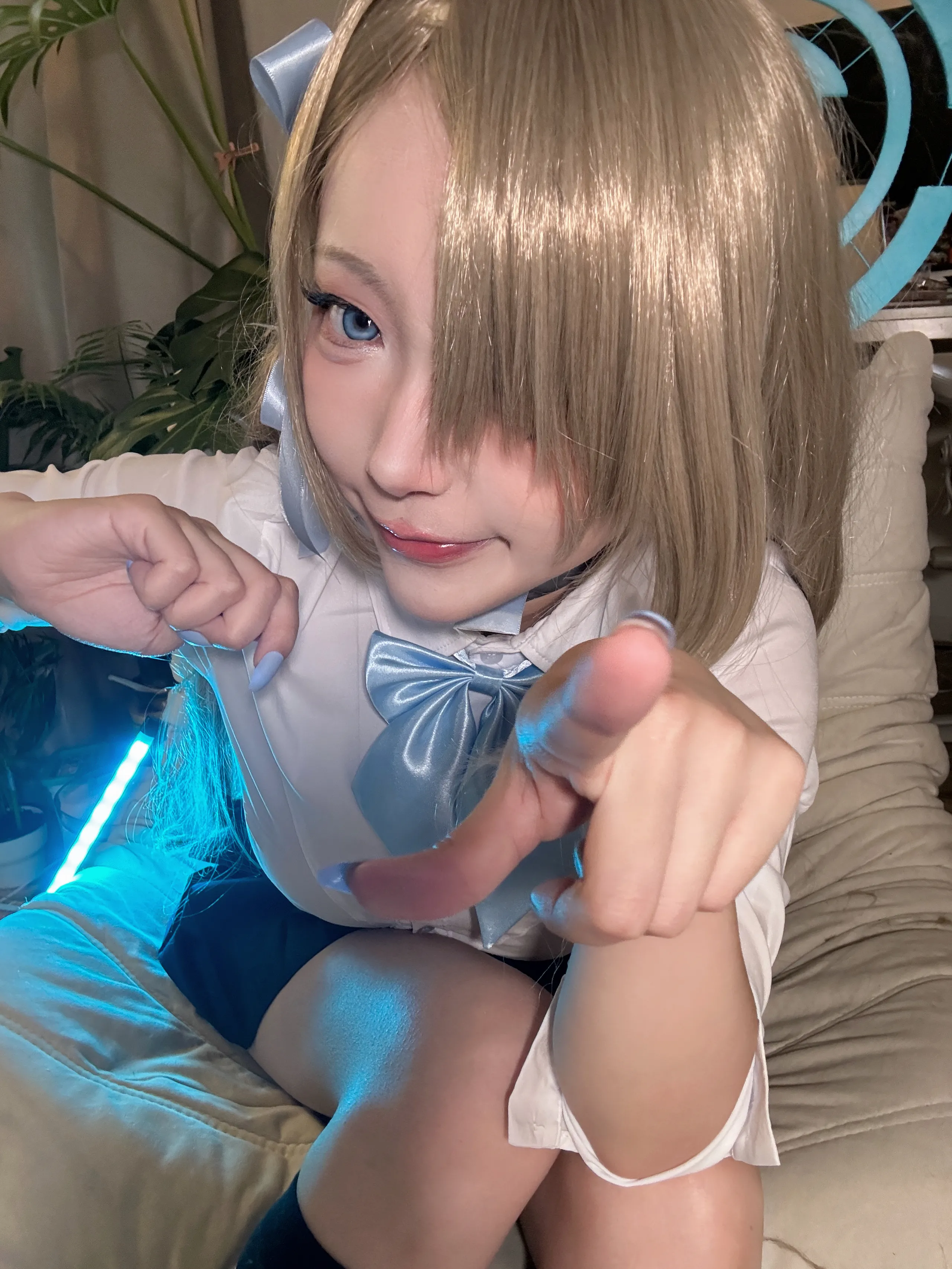 Cut Celia - Selfie đồng phục Ashina