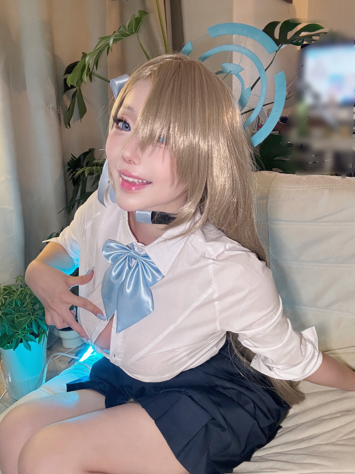 Cut Celia - Selfie đồng phục Ashina