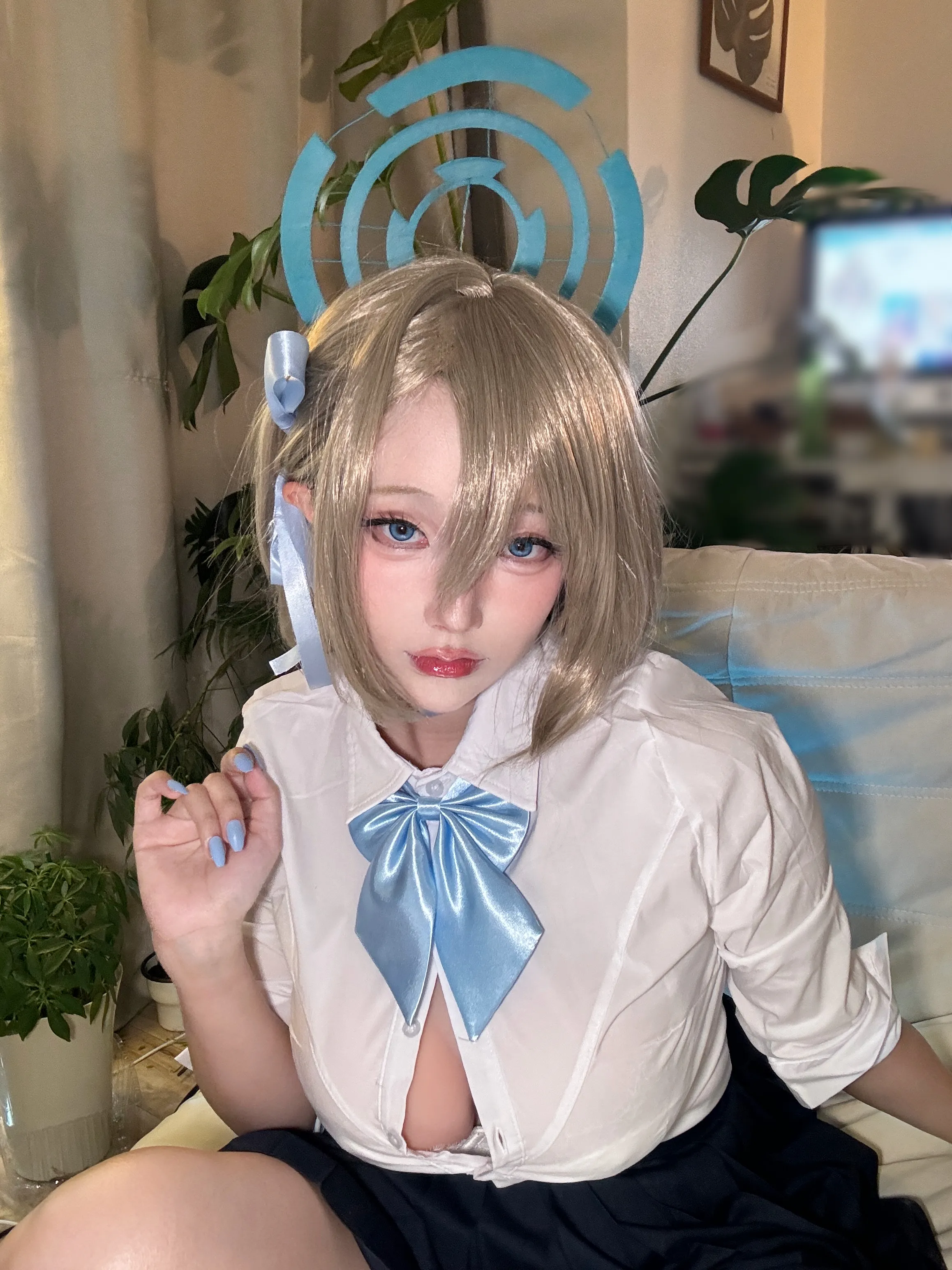 Cut Celia - Selfie đồng phục Ashina