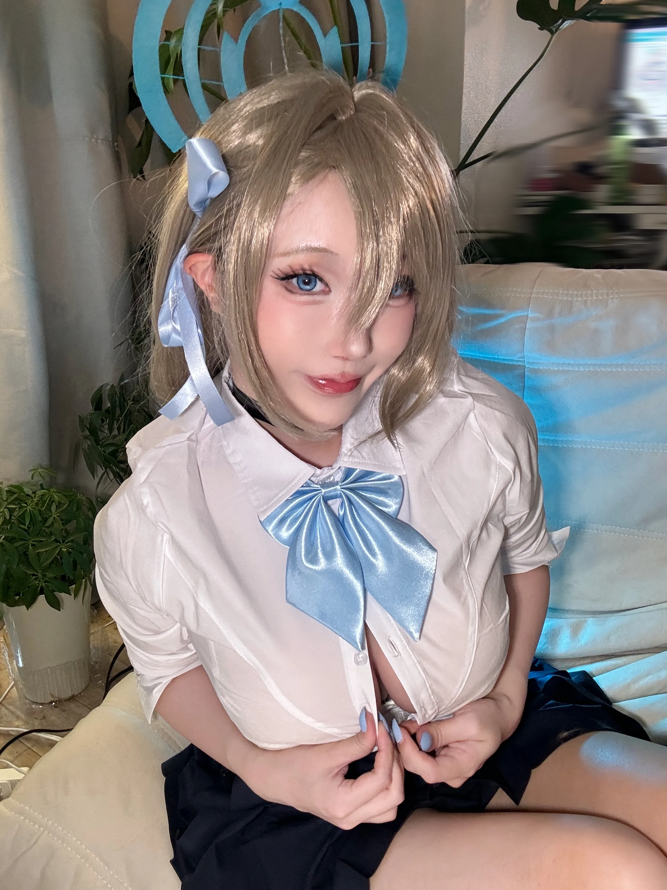 Cut Celia - Selfie đồng phục Ashina