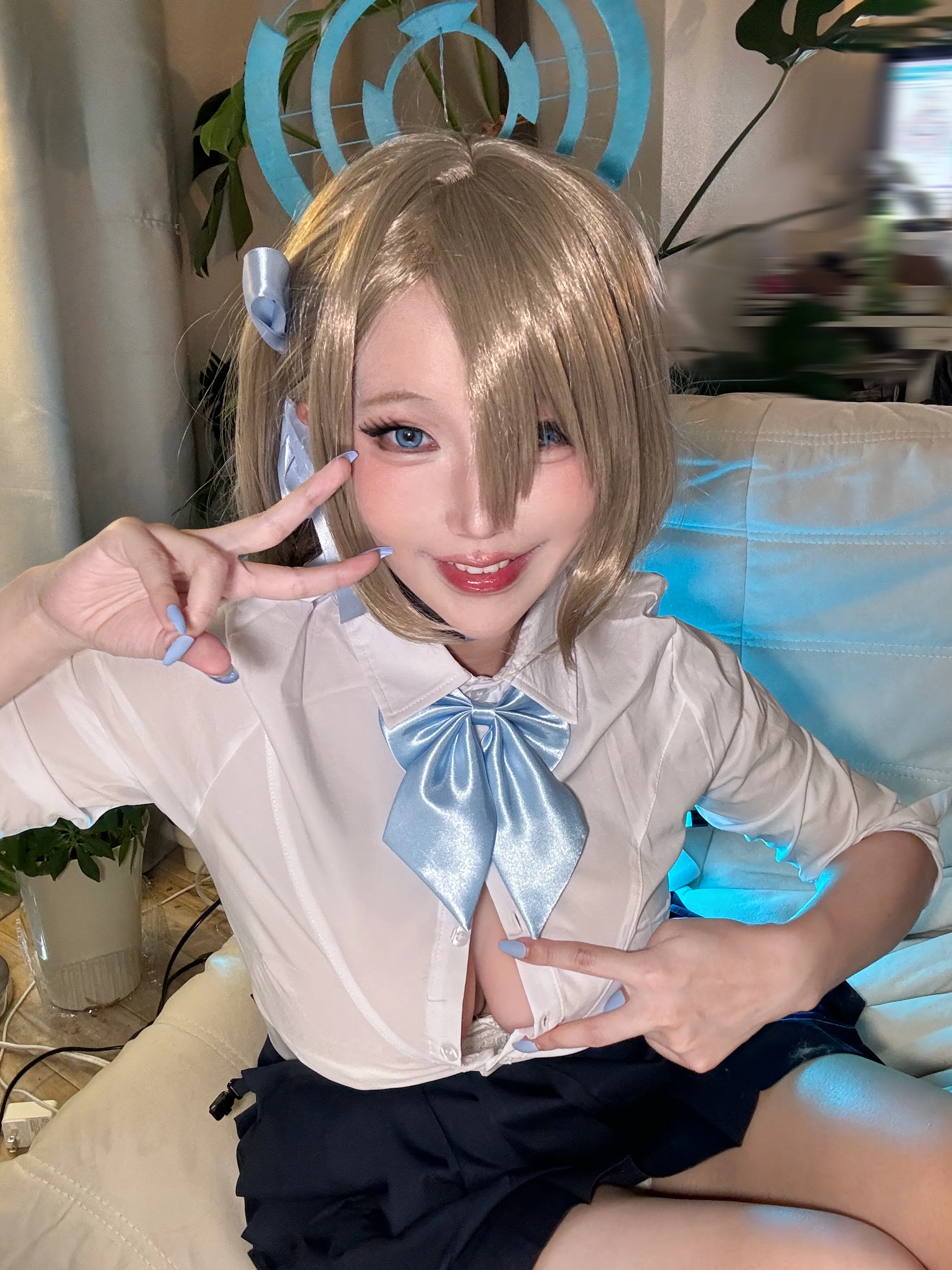 Cut Celia - Selfie đồng phục Ashina
