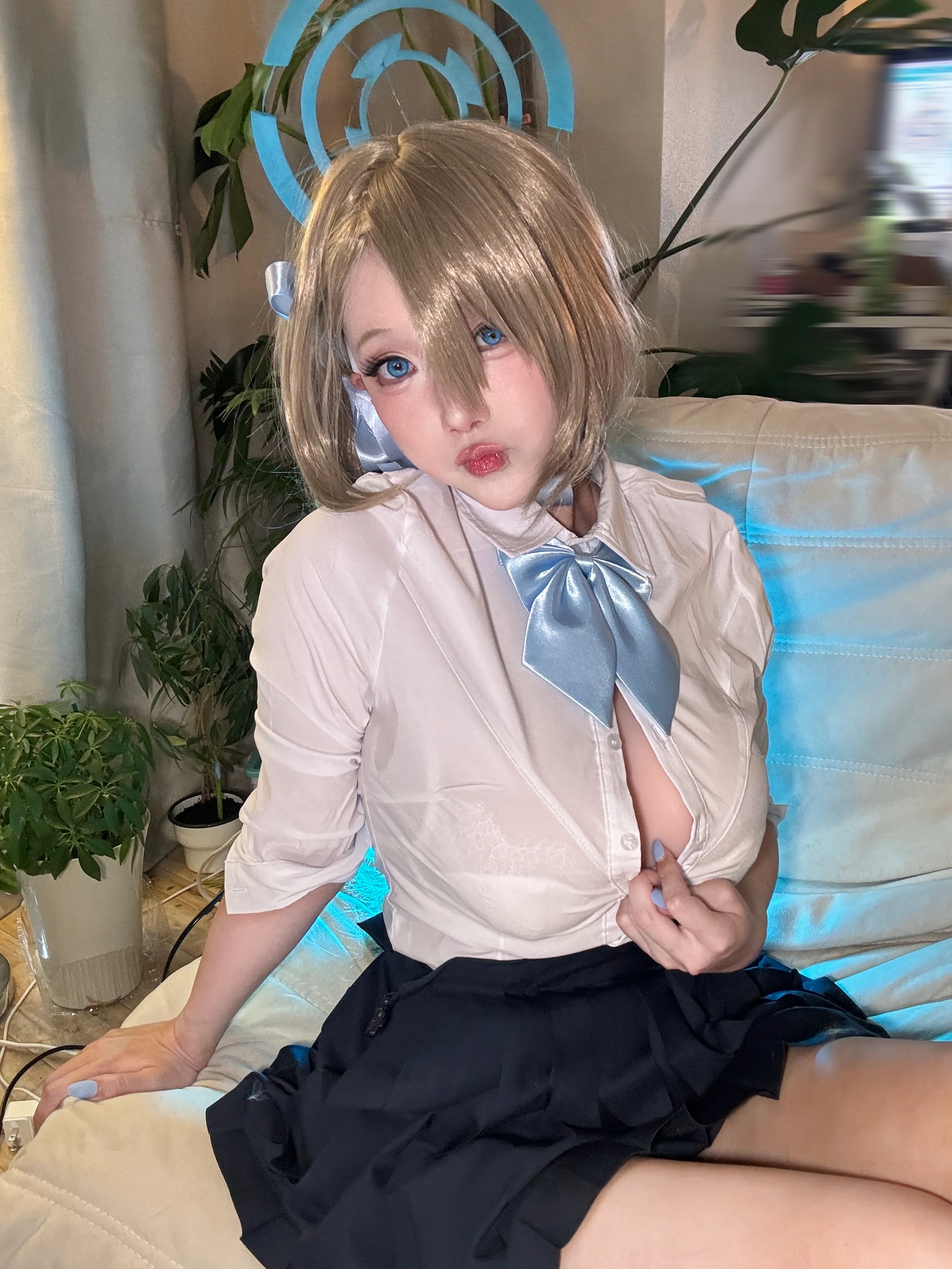 Cut Celia - Selfie đồng phục Ashina