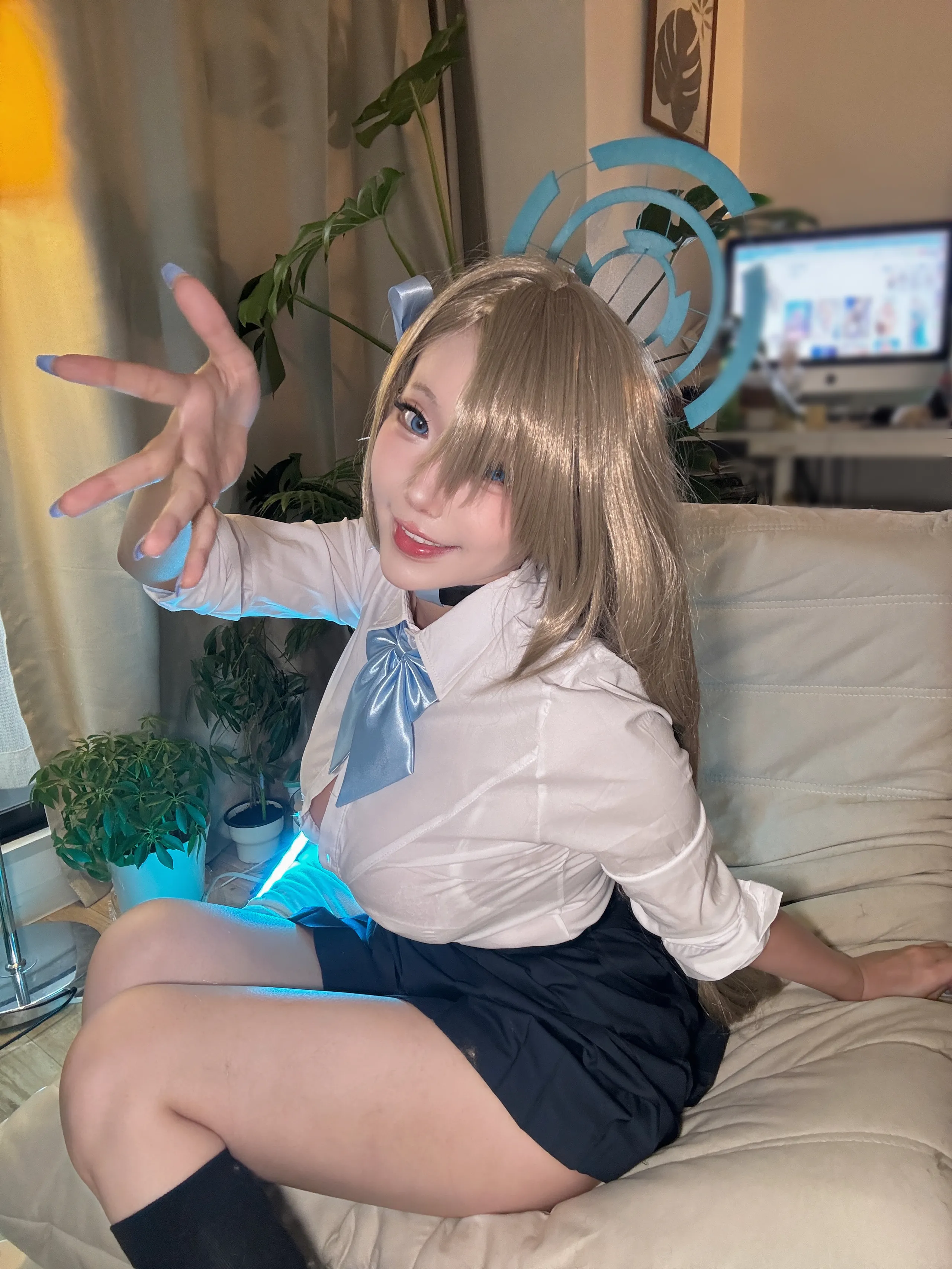 Cut Celia - Selfie đồng phục Ashina