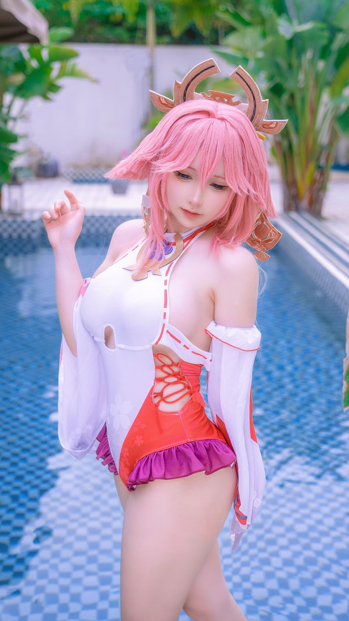Eriri - Yae Miko bơi