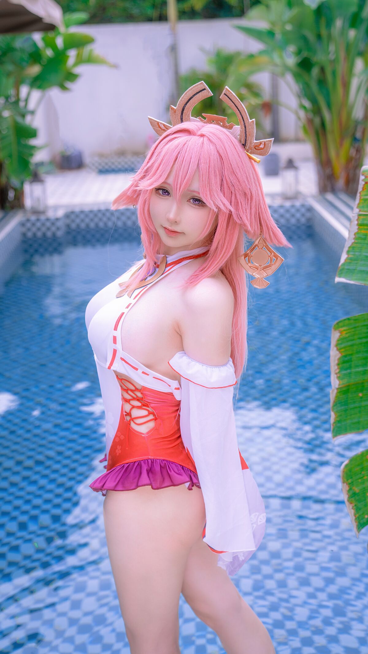 Eriri - Yae Miko bơi