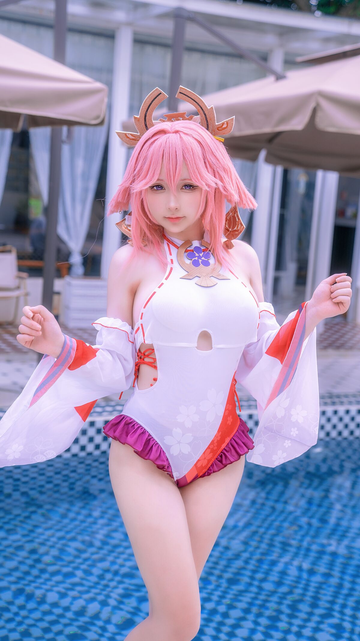 Eriri - Yae Miko bơi