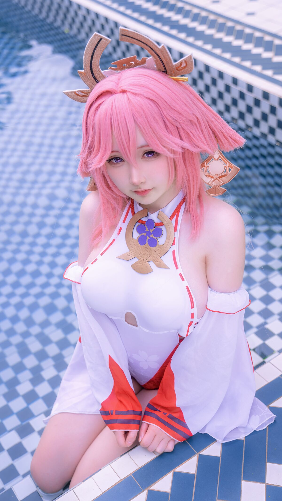Eriri - Yae Miko bơi