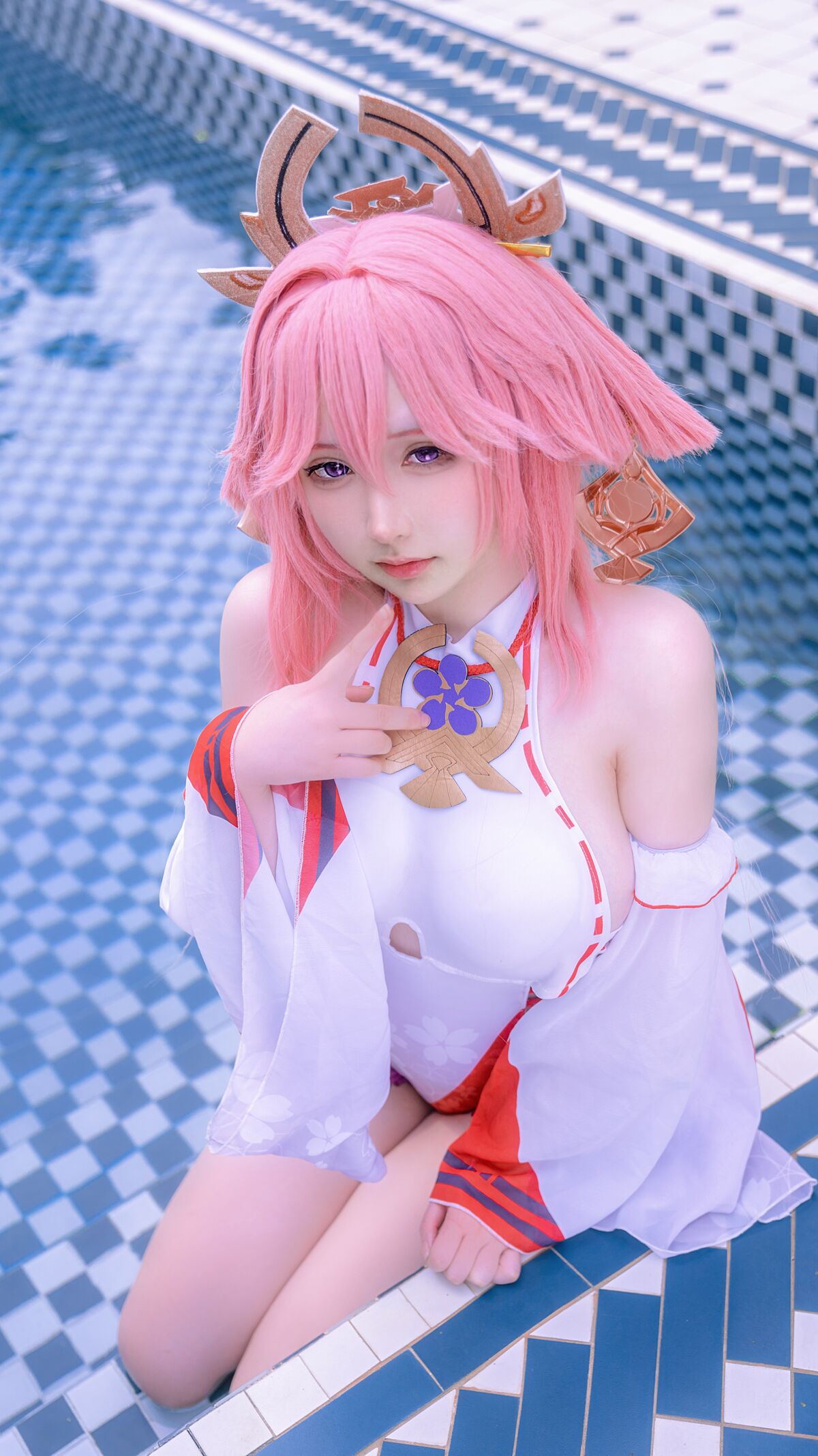 Eriri - Yae Miko bơi