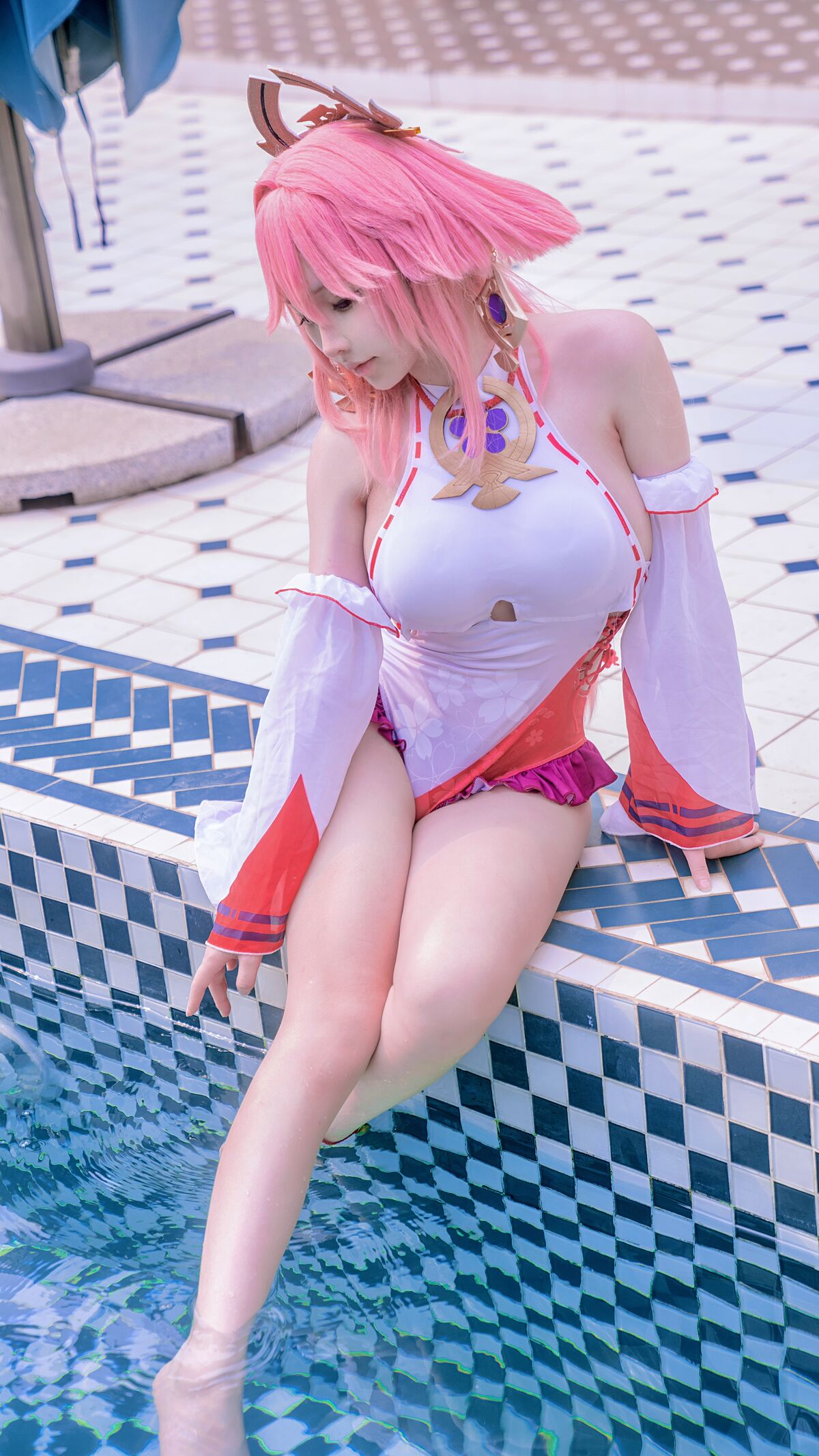 Eriri - Yae Miko bơi