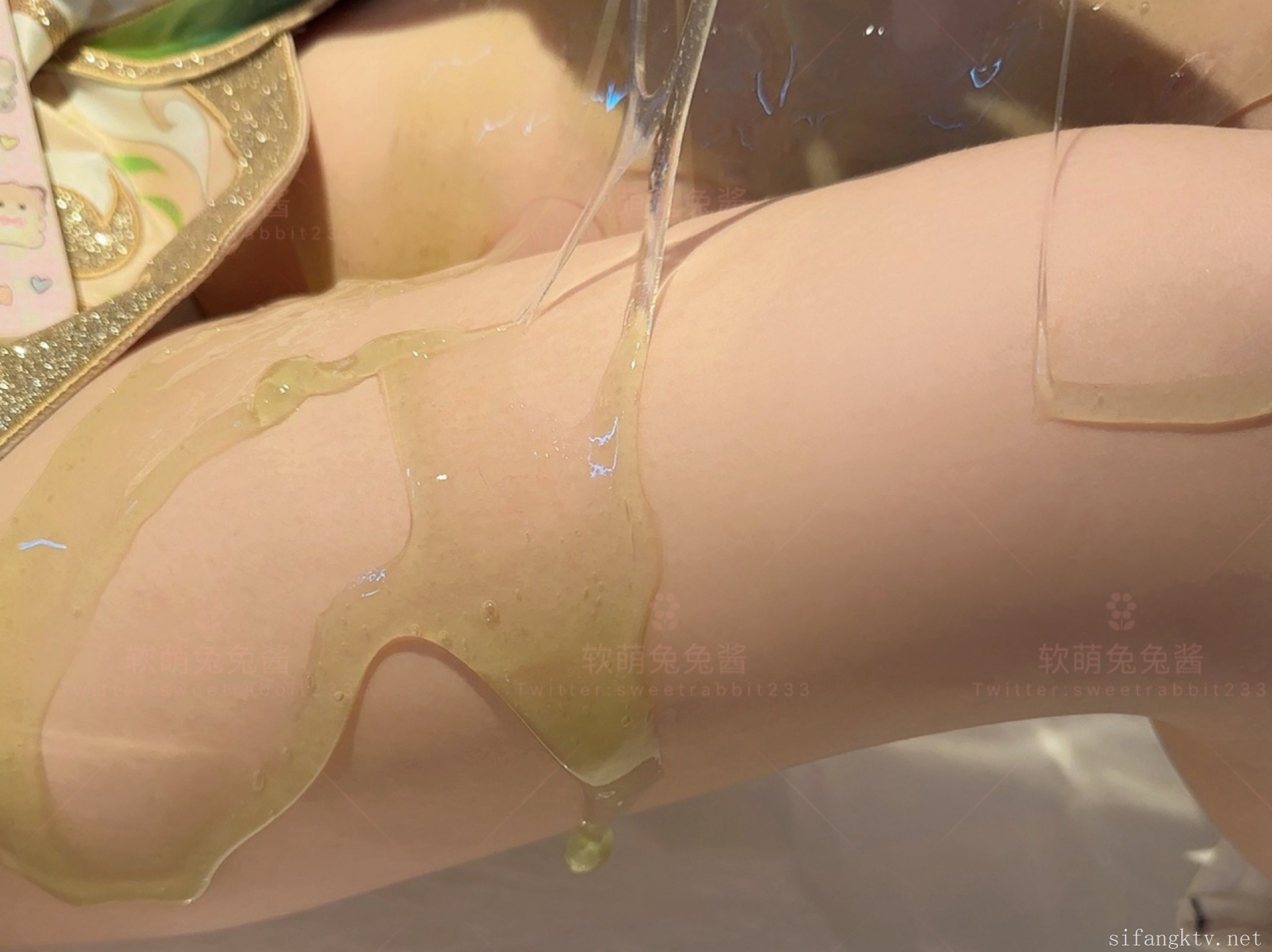 Nước sốt thỏ mềm và dễ thương