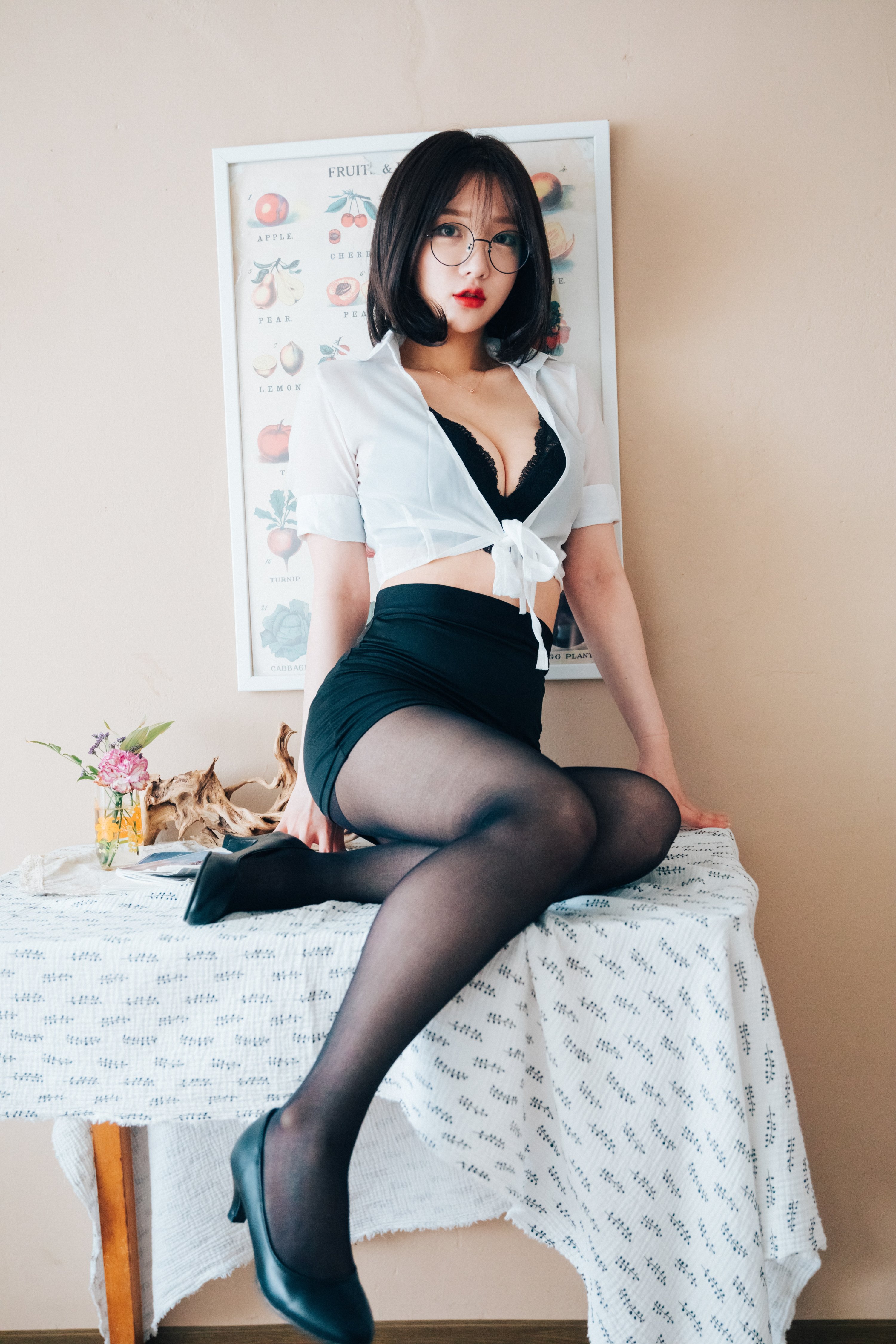 [Loozy] Ye -Eun 손예은 - Vol.1 + 10V của OfficeGirl