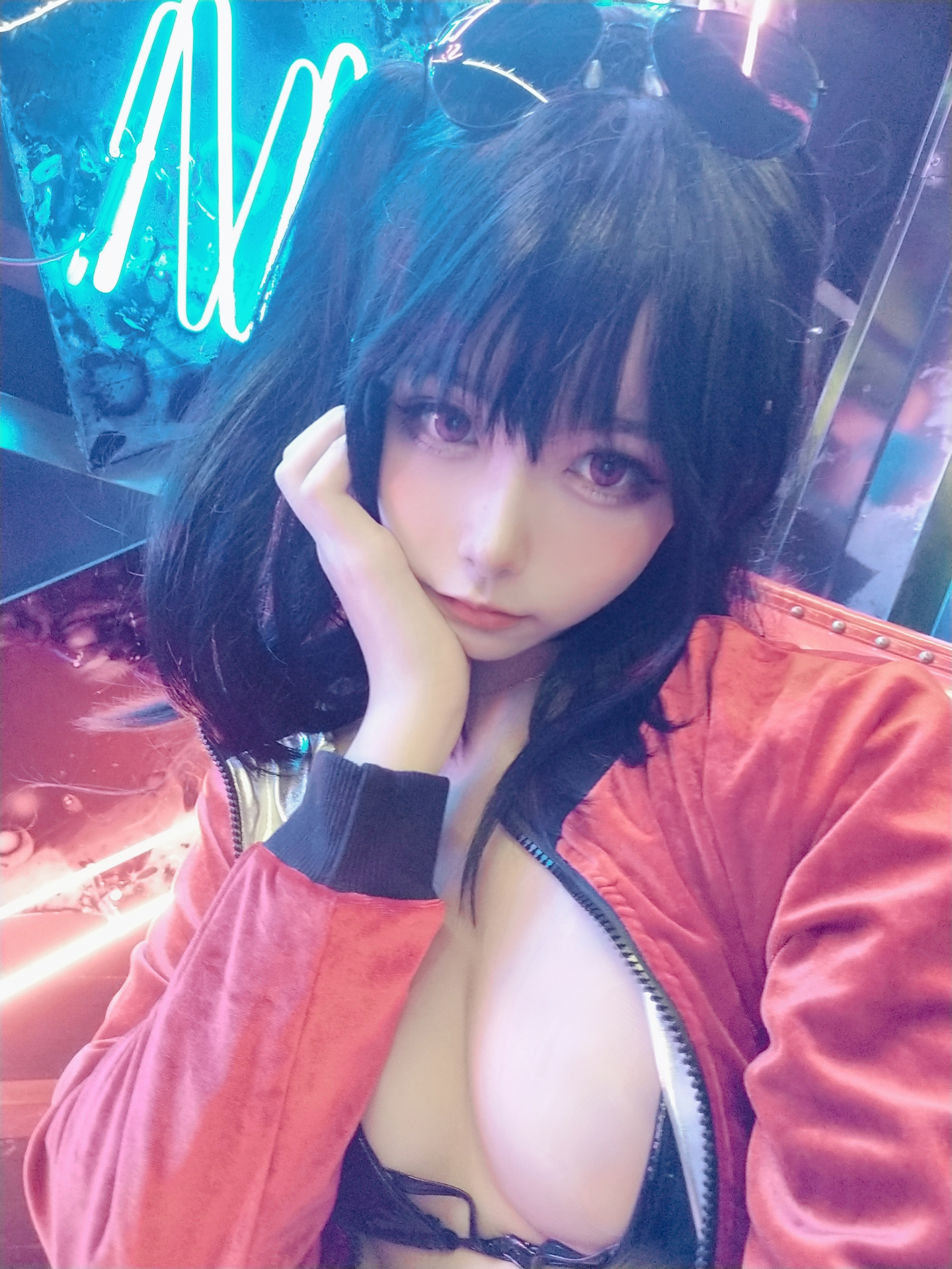 Momoko Kuikui-Dafeng Selfie
