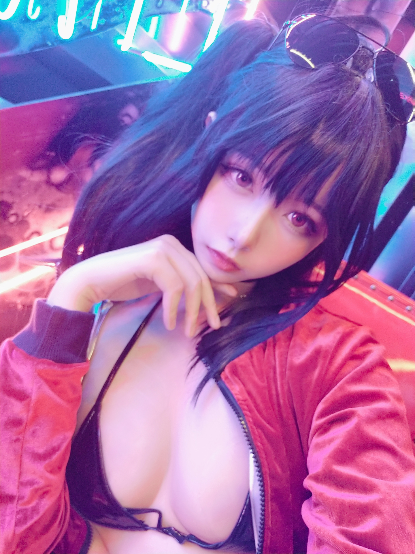 Momoko Kuikui-Dafeng Selfie