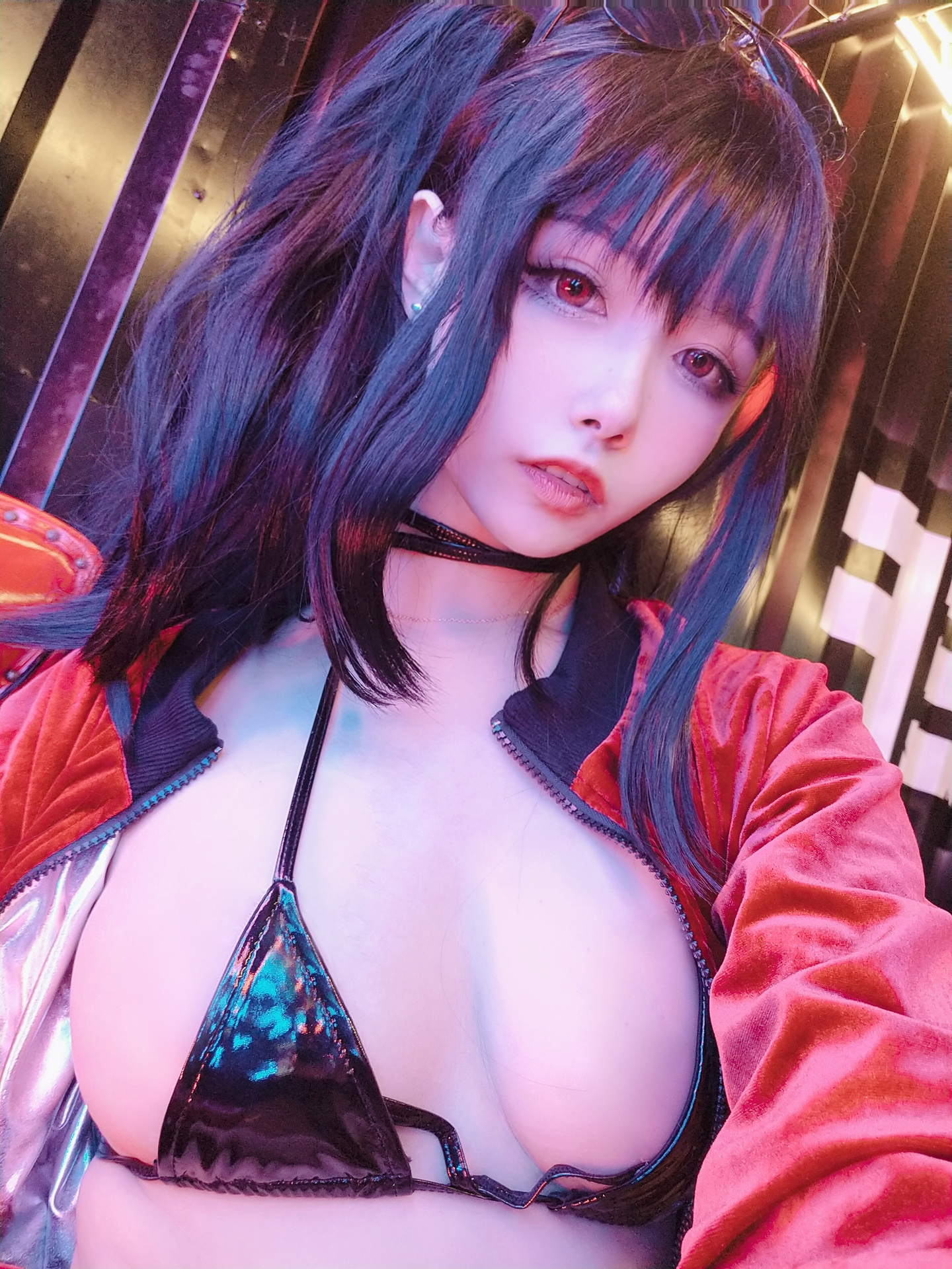 Momoko Kuikui-Dafeng Selfie