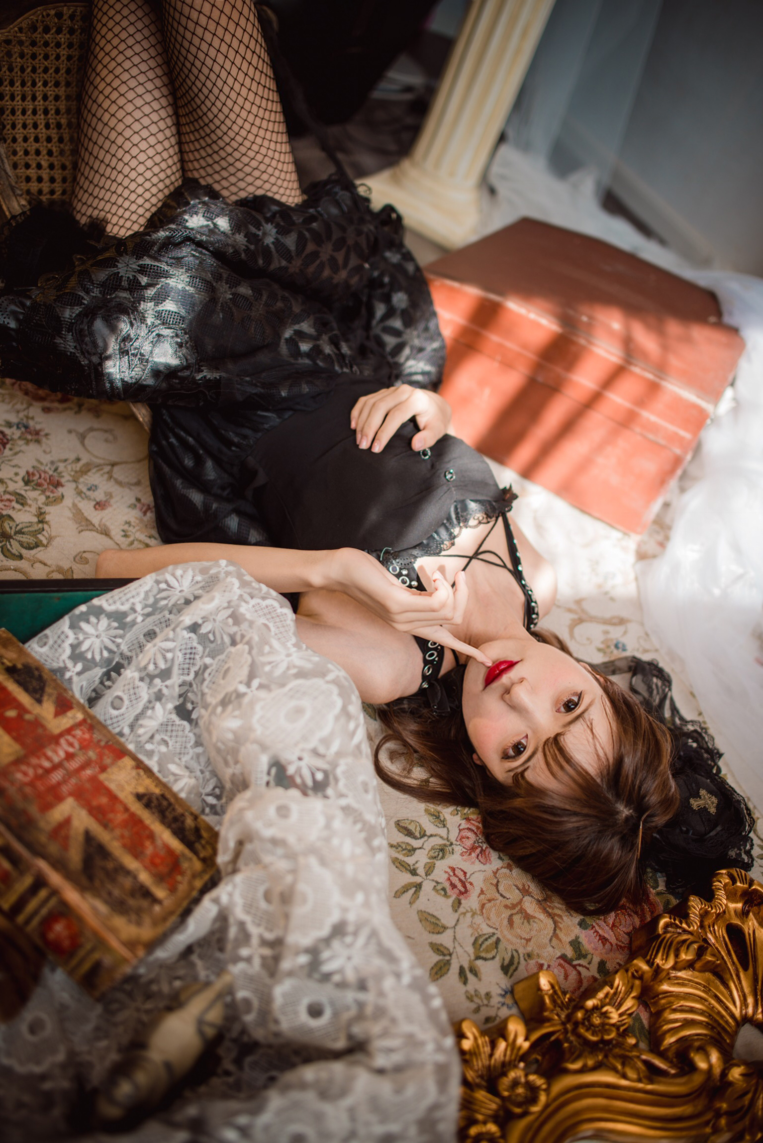 Lu Qing Khánh-Lolita