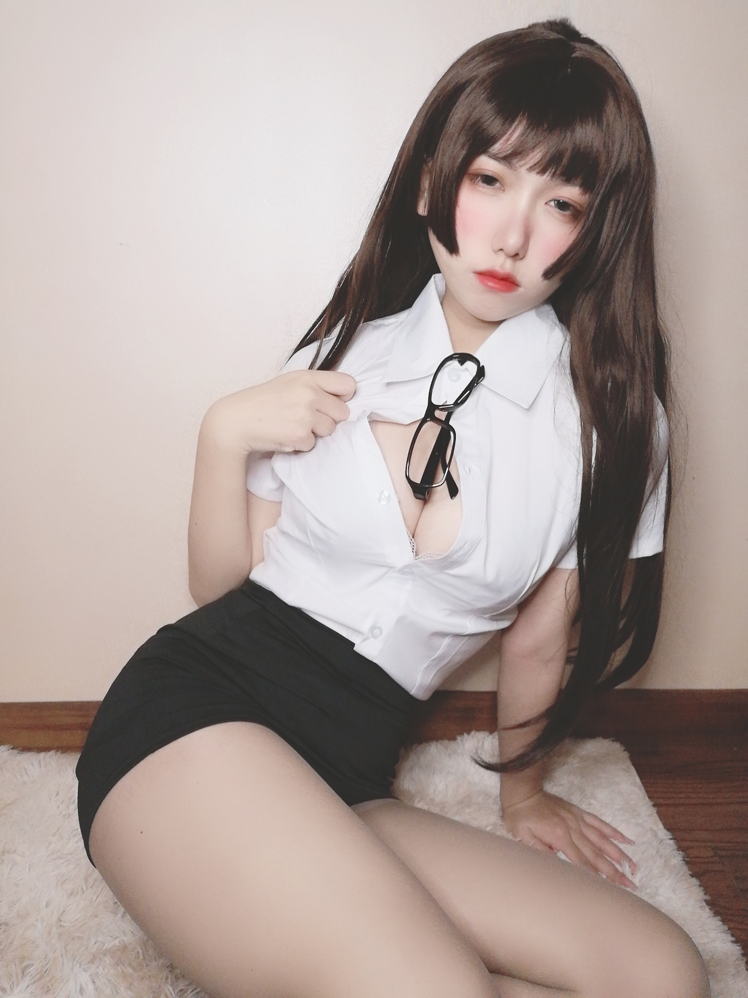 Yuzi SJ - Thư ký nhỏ say rượu