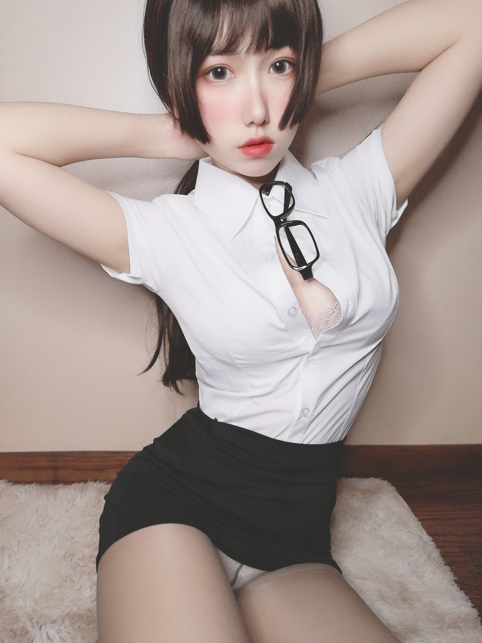 Yuzi SJ - Thư ký nhỏ say rượu