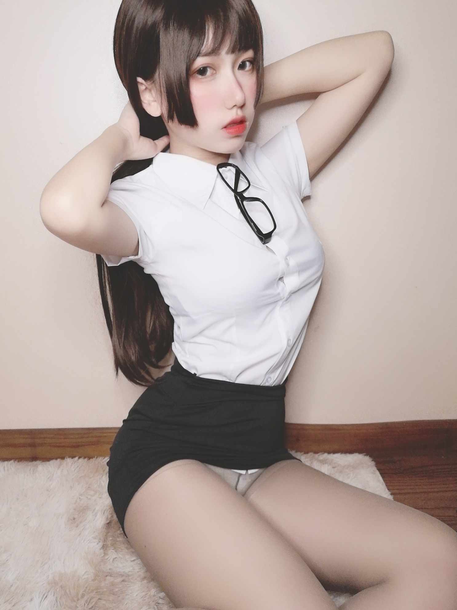 Yuzi SJ - Thư ký nhỏ say rượu