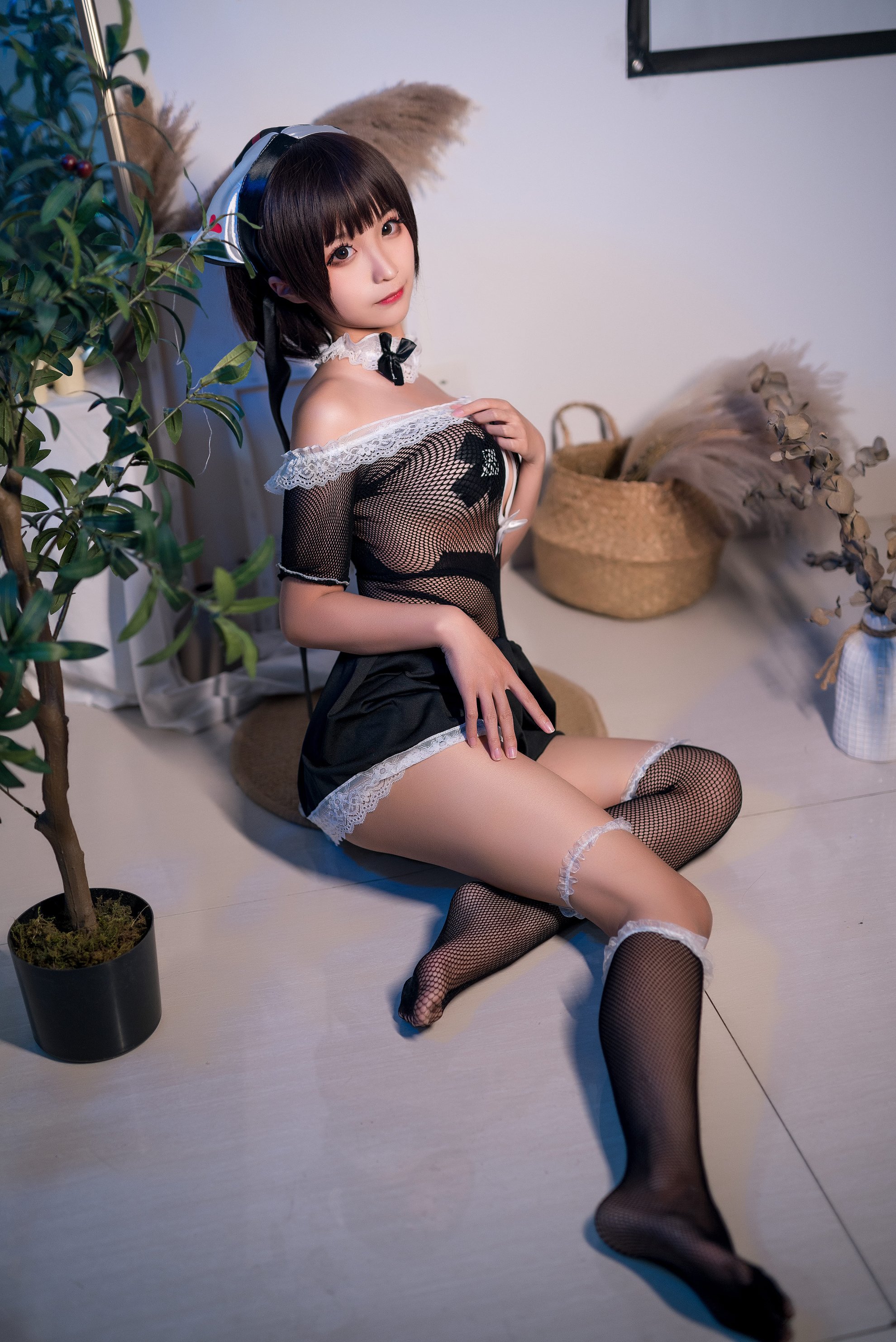 Momo-black và người giúp việc trắng ngu ngốc
