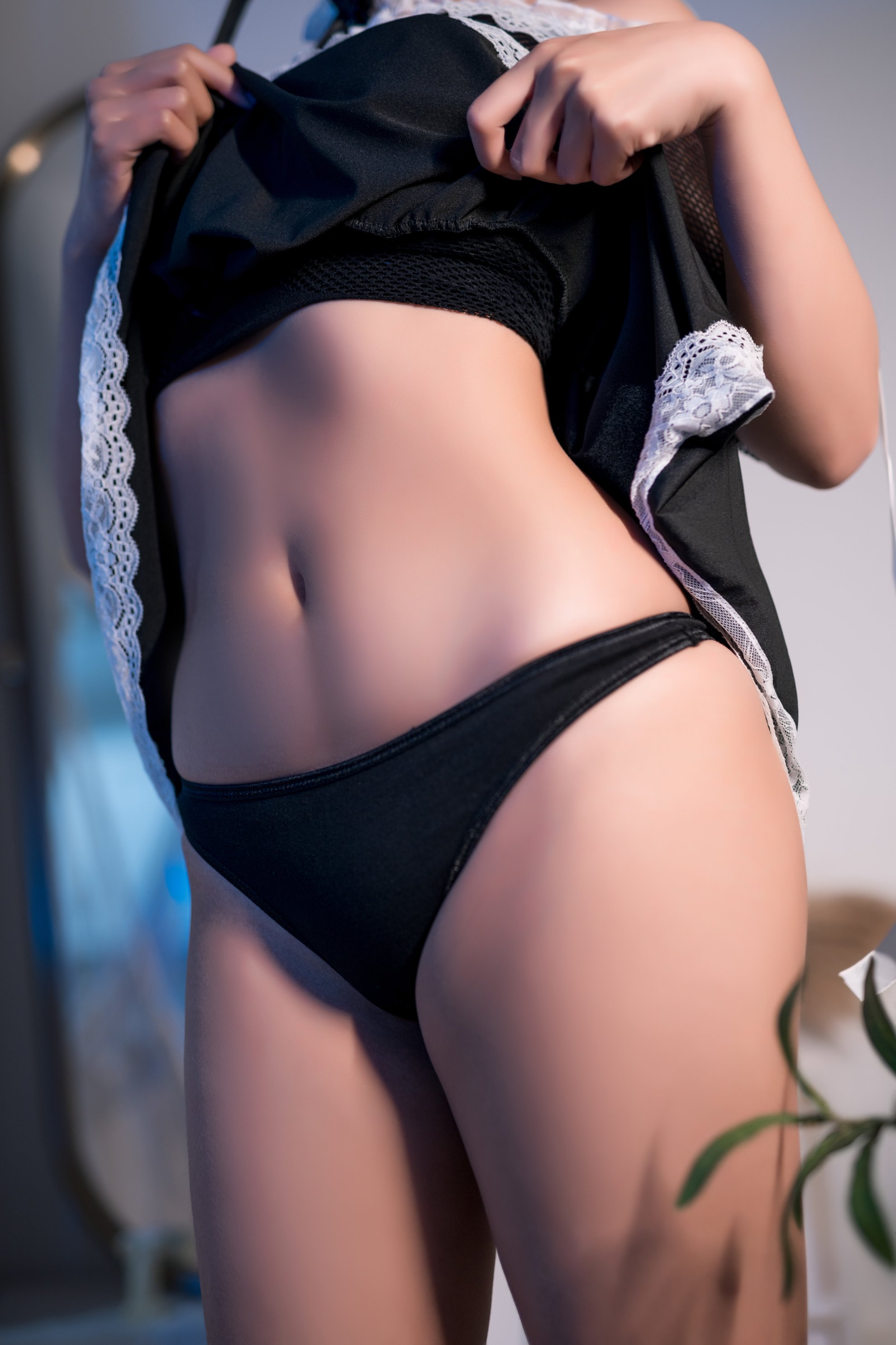 Momo-black và người giúp việc trắng ngu ngốc