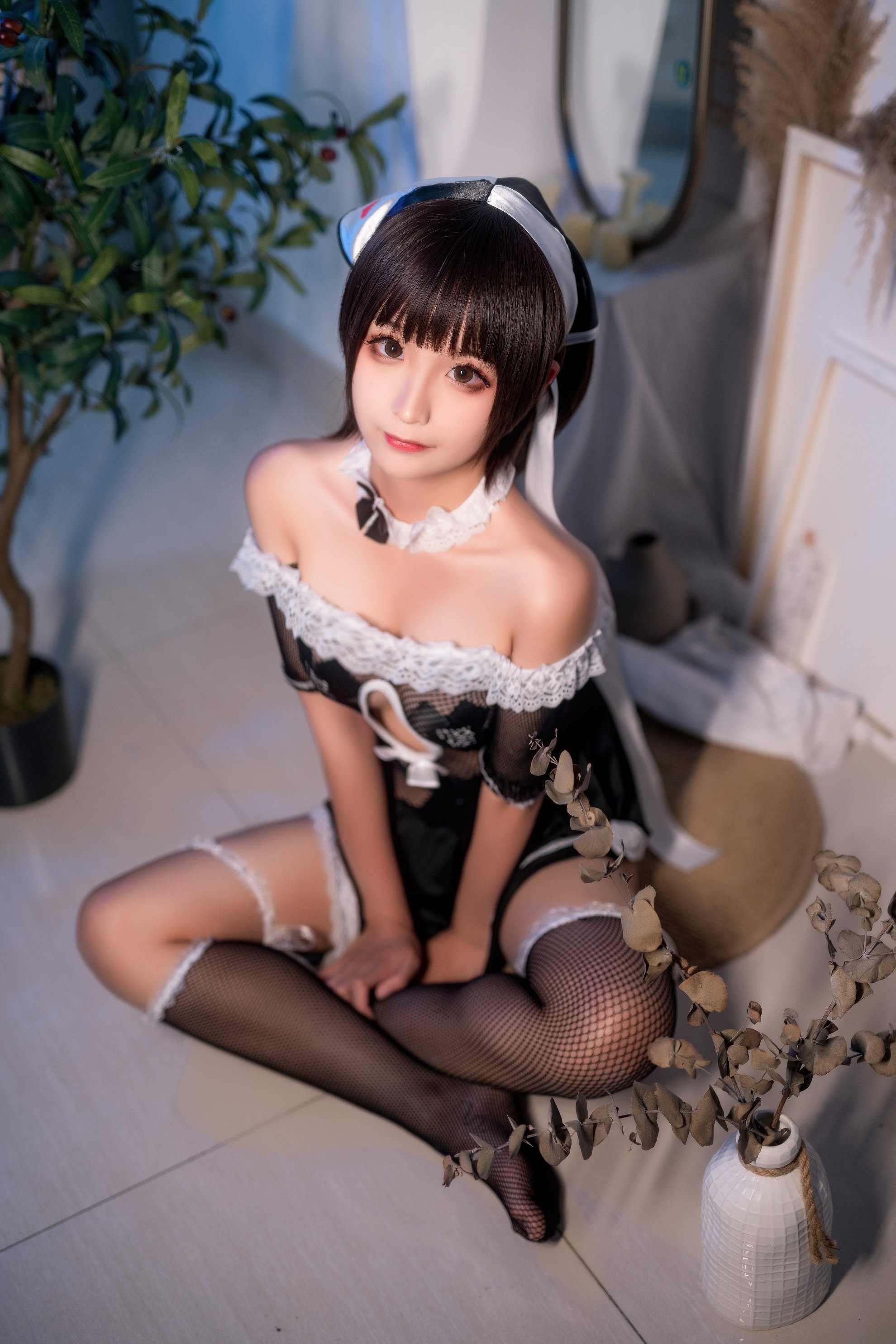 Momo-black và người giúp việc trắng ngu ngốc