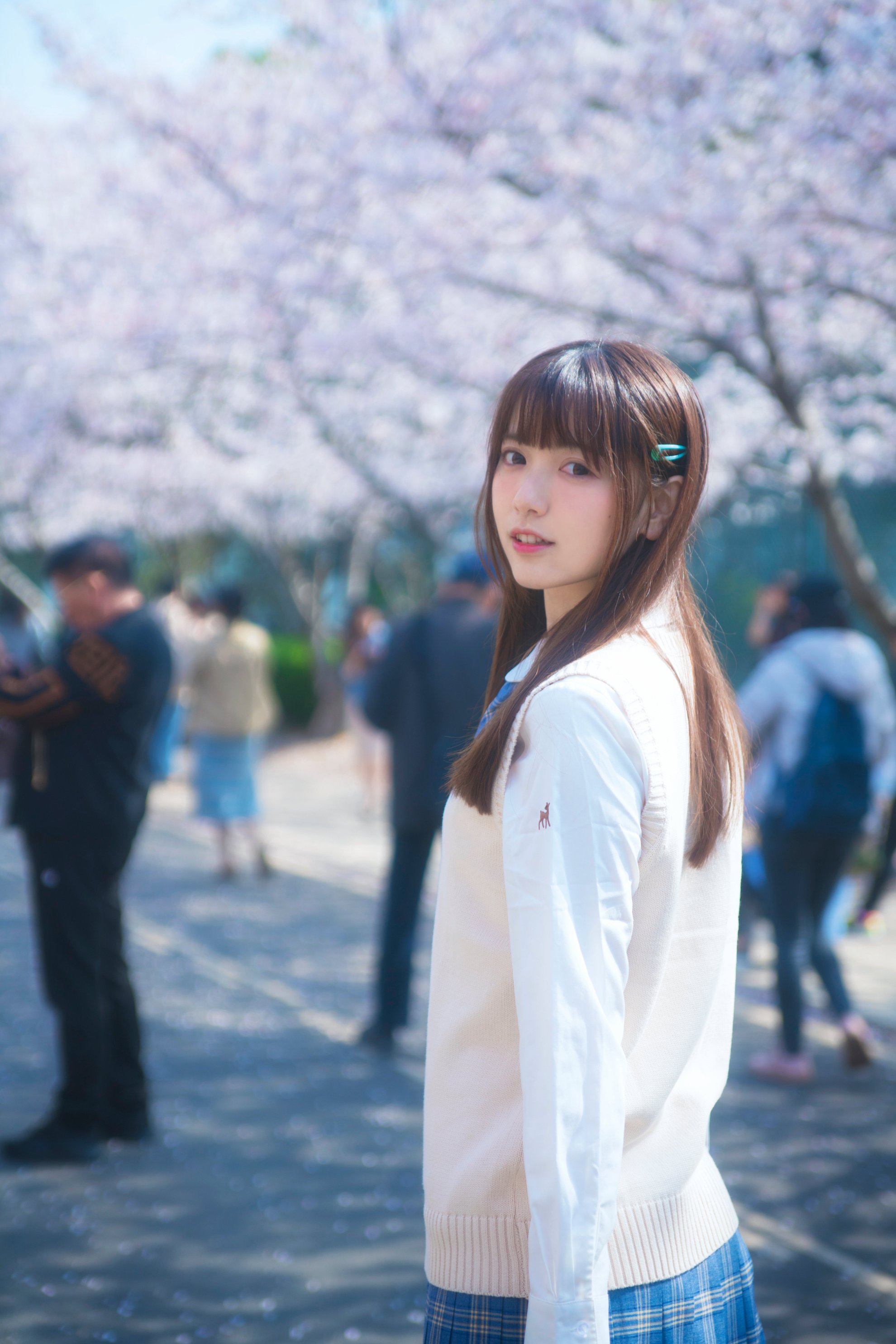 Lu Qing Khánh-Sakura và JK