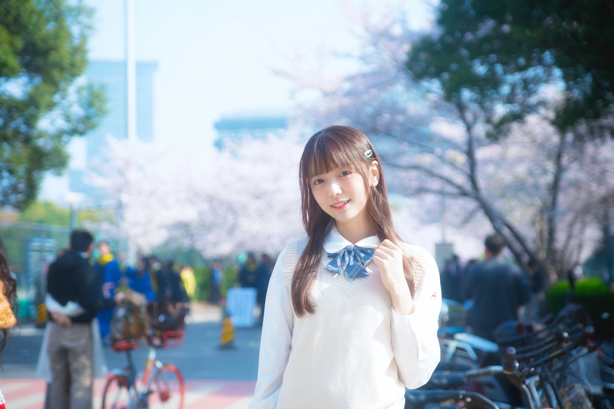 Lu Qing Khánh-Sakura và JK