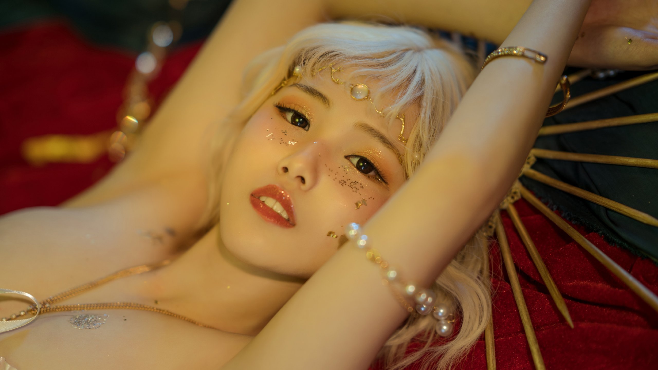 Meow tháng 7 - Cung cấp vương miện của nhà vua