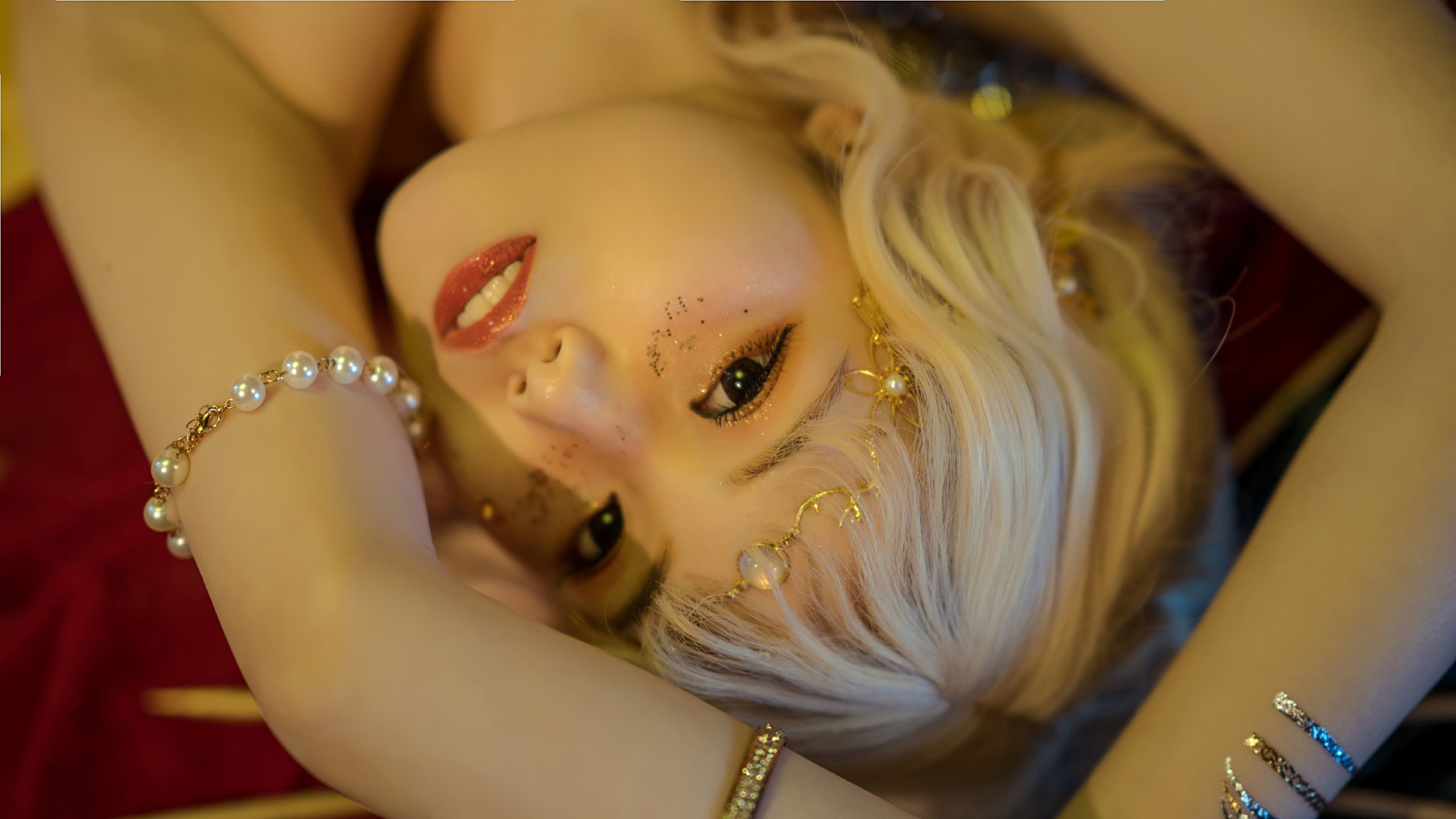 Meow tháng 7 - Cung cấp vương miện của nhà vua