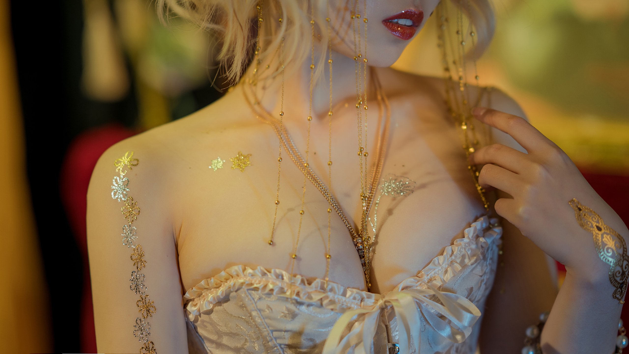 Meow tháng 7 - Cung cấp vương miện của nhà vua