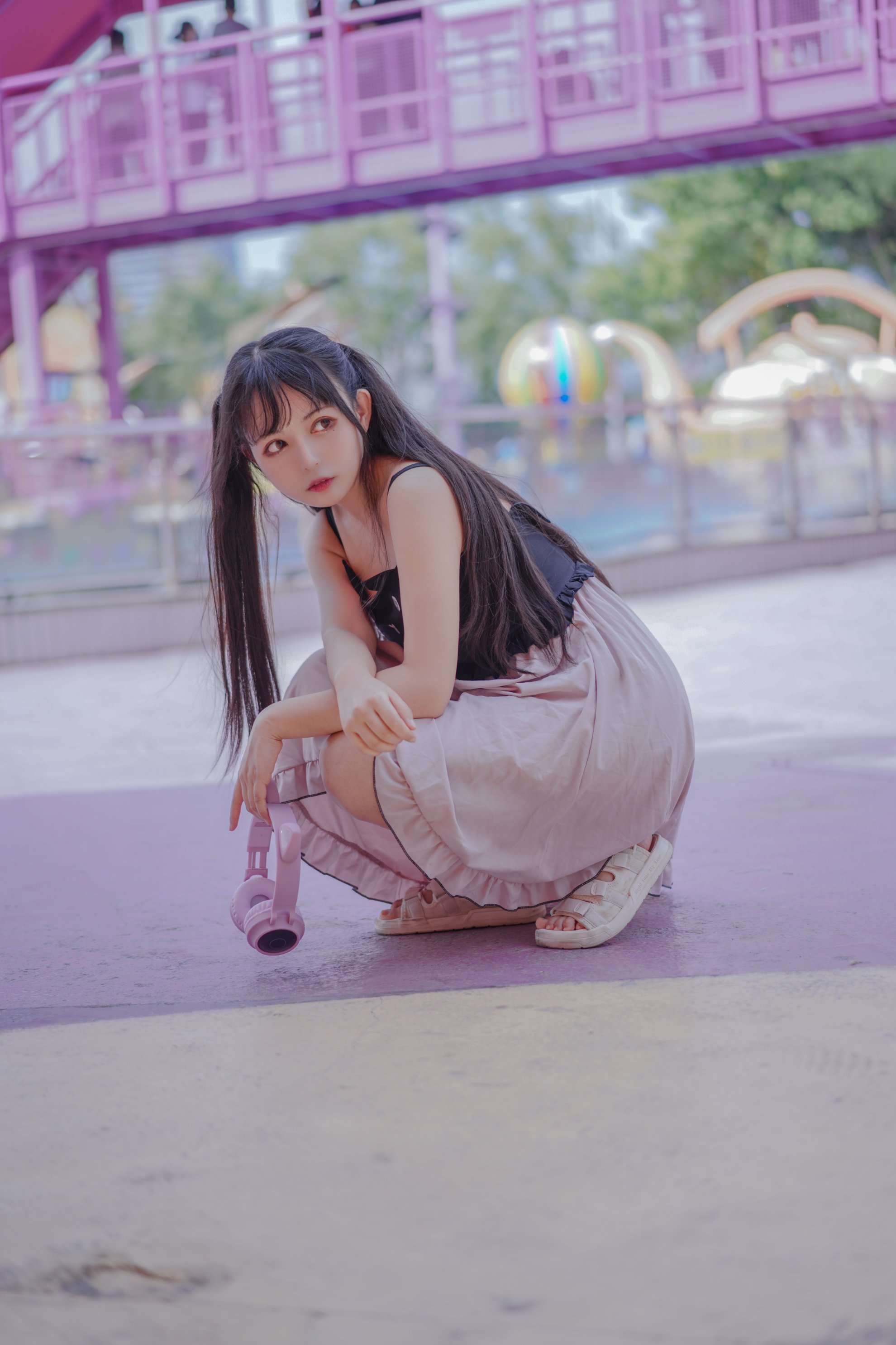 Con mèo đen ovo hồng