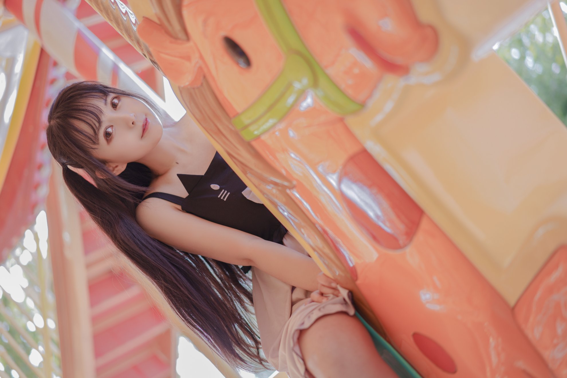 Con mèo đen ovo hồng