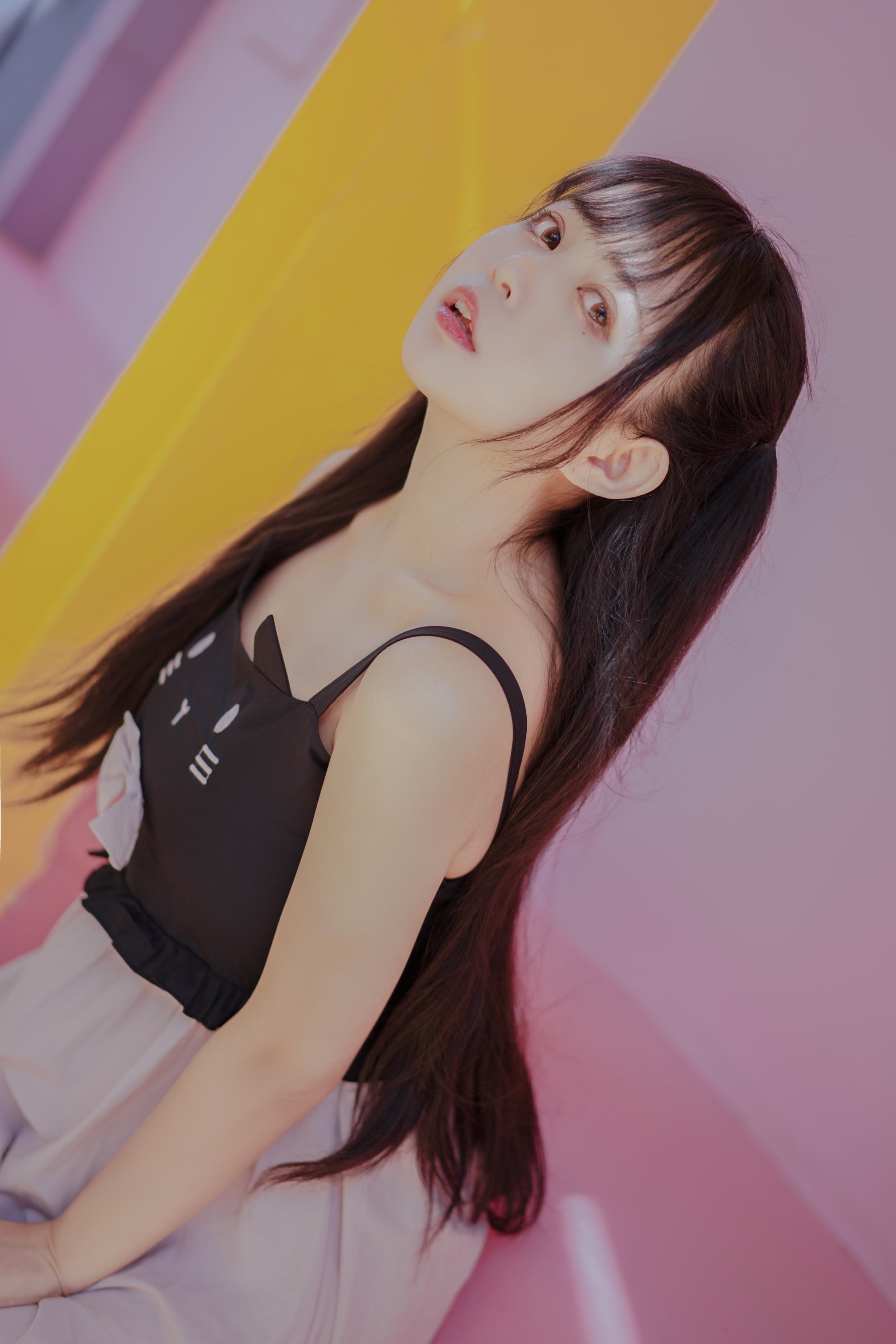 Con mèo đen ovo hồng