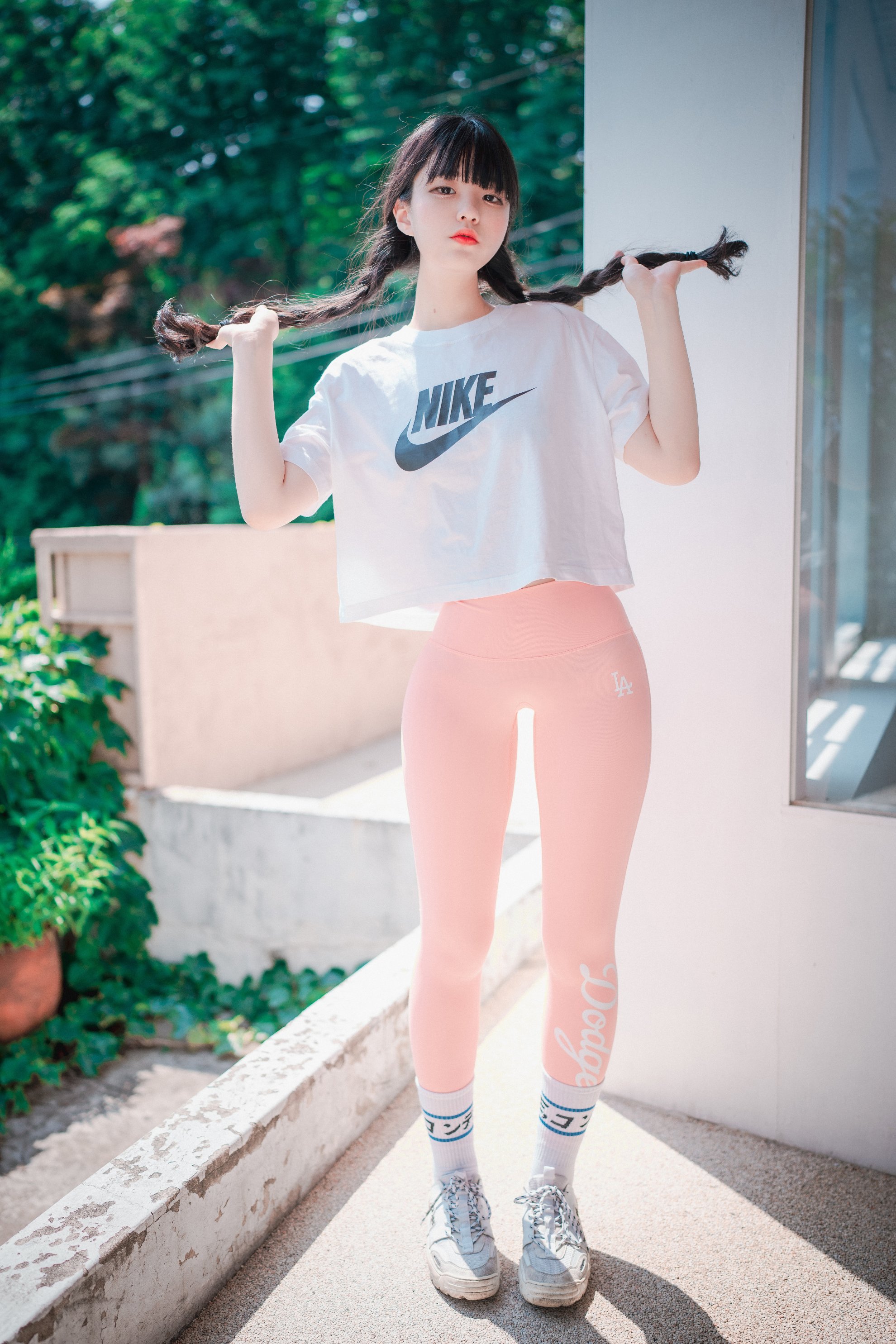 [Djawa] Jenny - Màu hồng lỏng lẻo và chặt chẽ