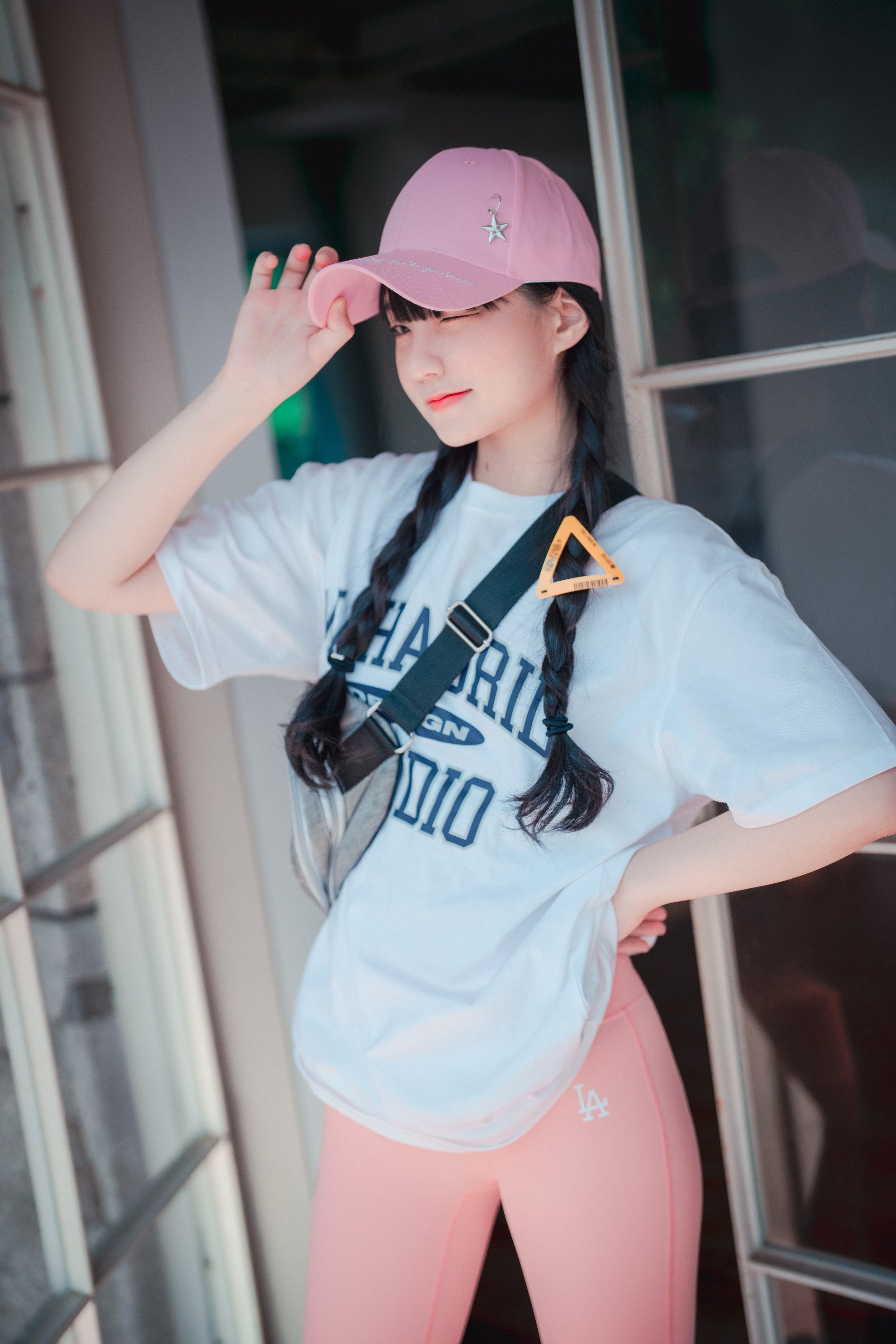 [Djawa] Jenny - Màu hồng lỏng lẻo và chặt chẽ