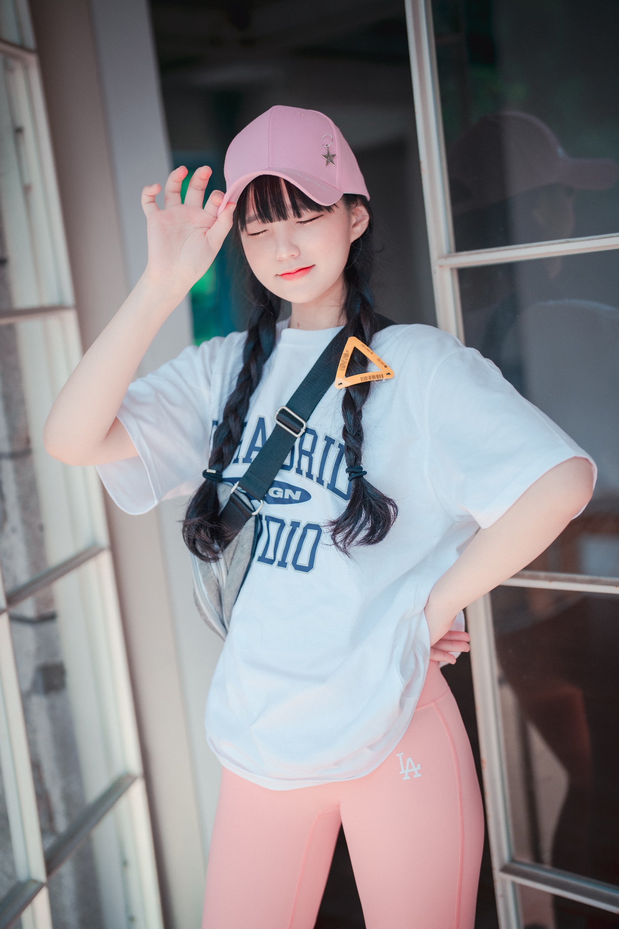 [Djawa] Jenny - Màu hồng lỏng lẻo và chặt chẽ