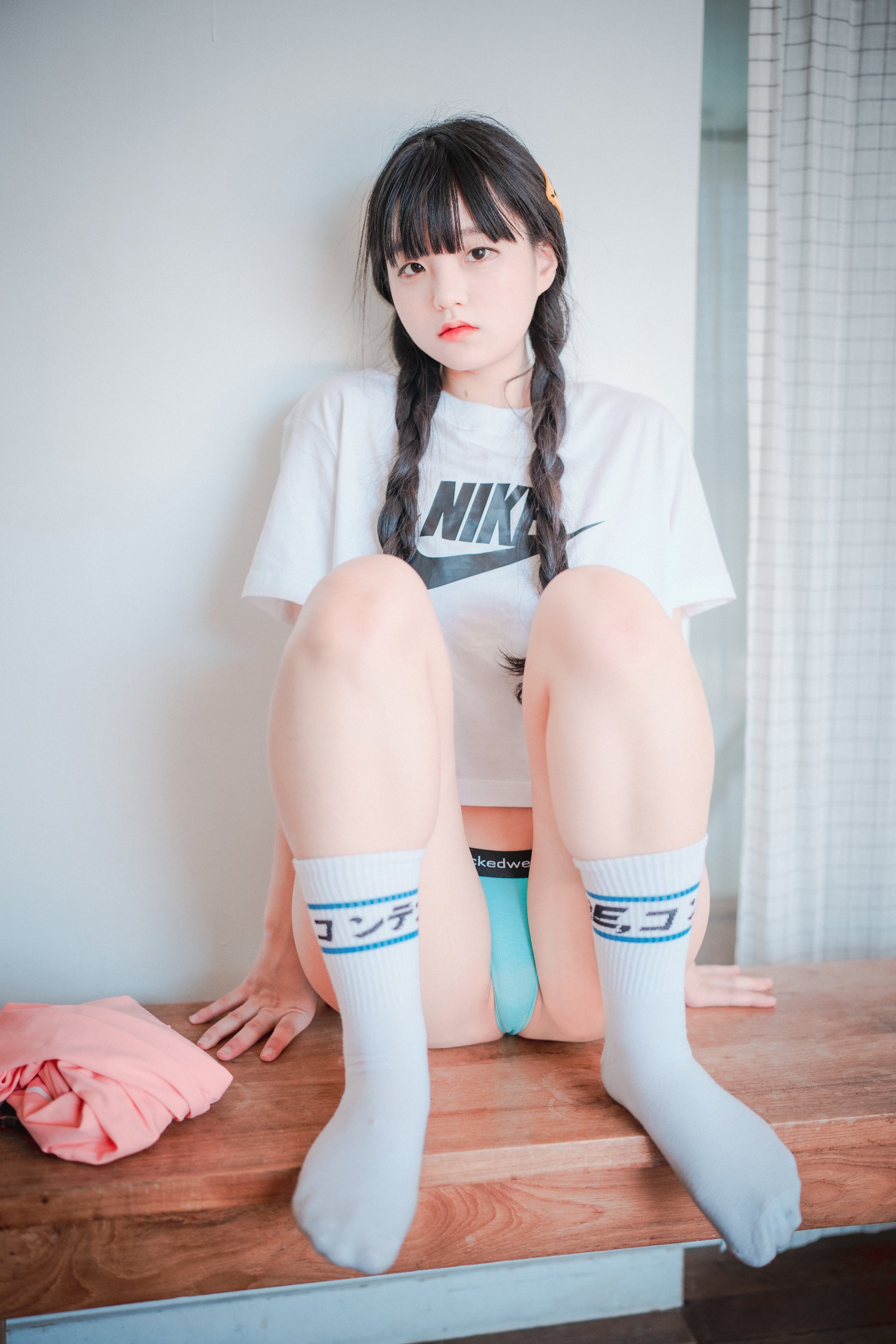 [Djawa] Jenny - Màu hồng lỏng lẻo và chặt chẽ