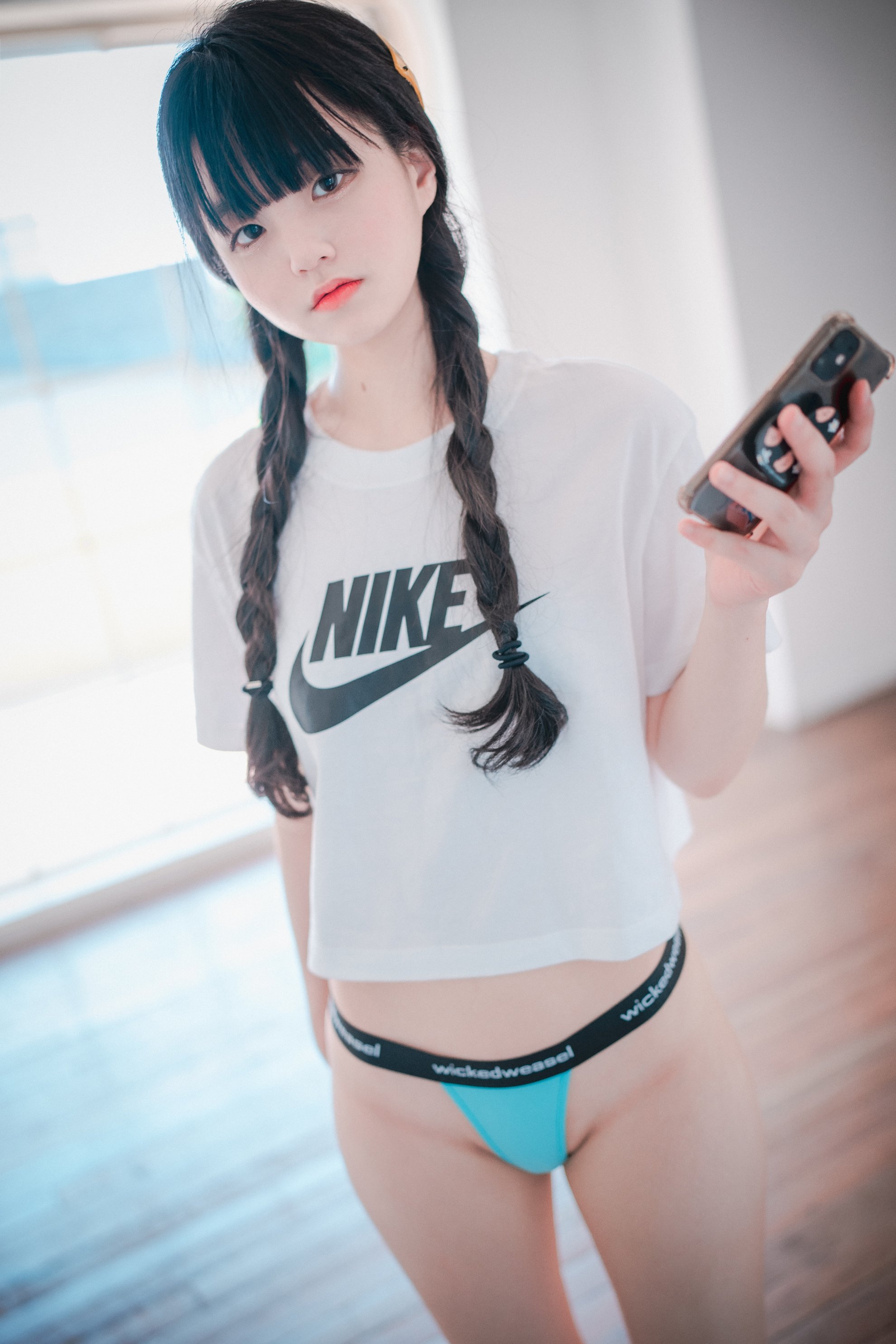 [Djawa] Jenny - Màu hồng lỏng lẻo và chặt chẽ