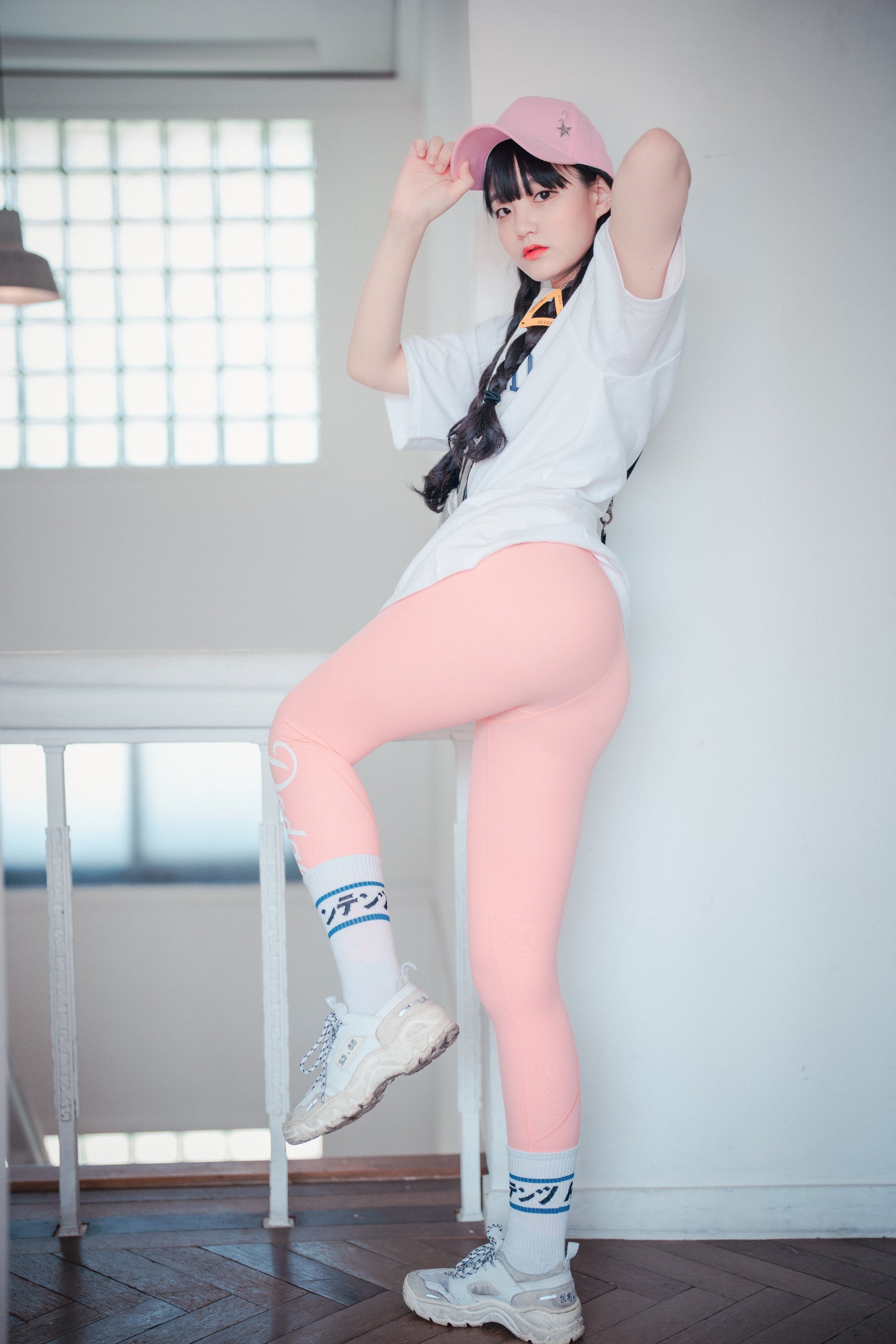 [Djawa] Jenny - Màu hồng lỏng lẻo và chặt chẽ