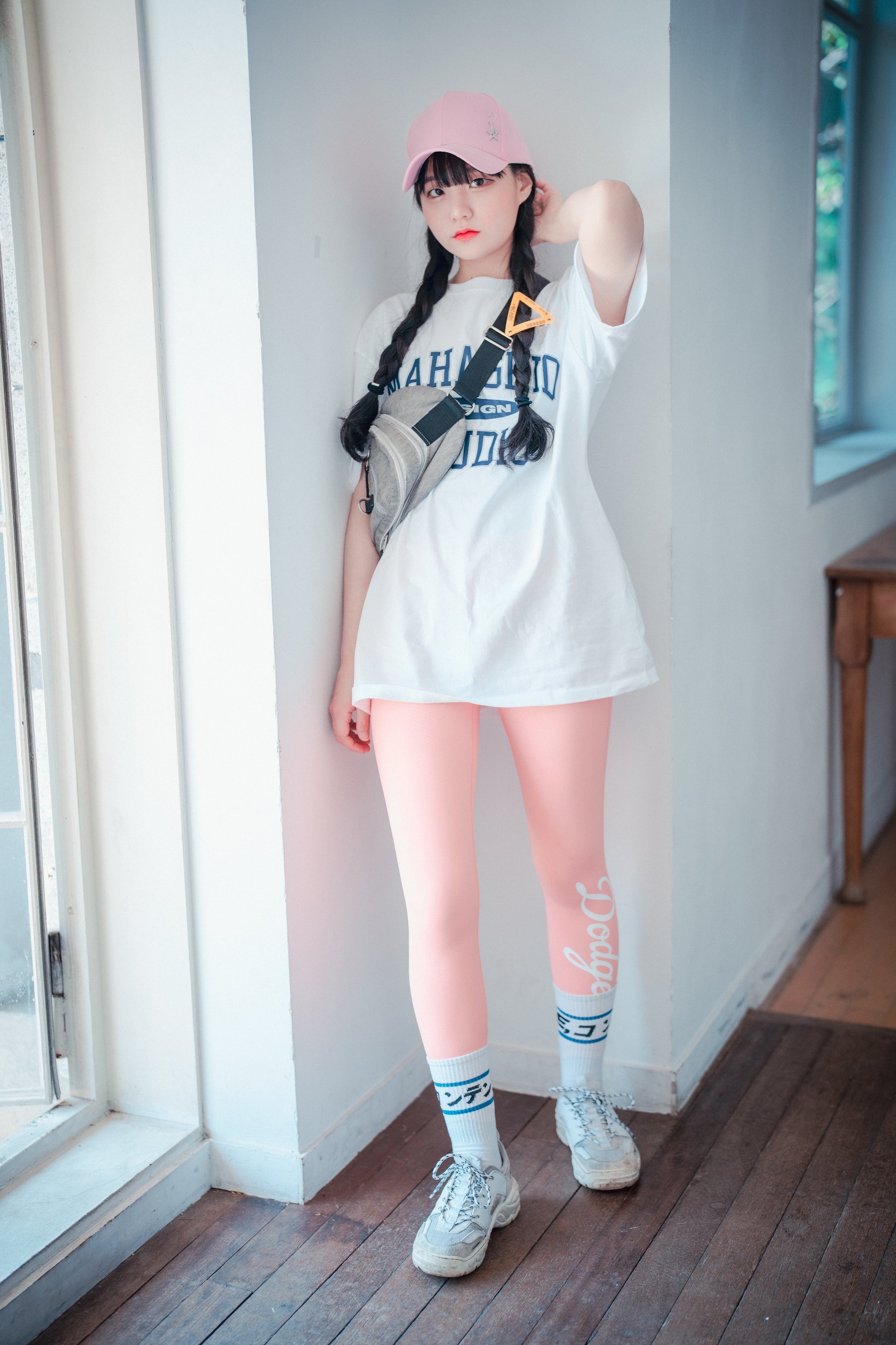 [Djawa] Jenny - Màu hồng lỏng lẻo và chặt chẽ