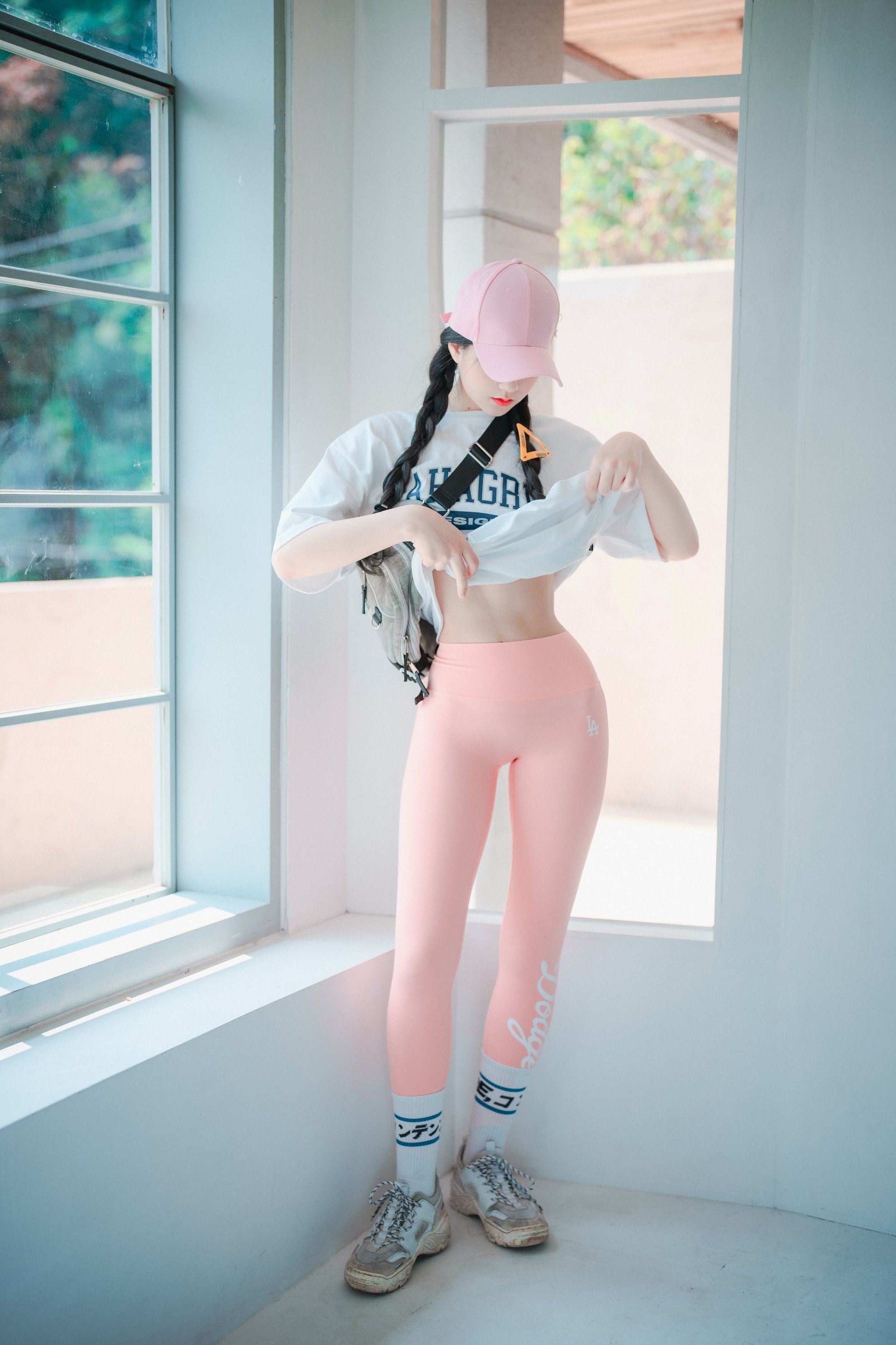 [Djawa] Jenny - Màu hồng lỏng lẻo và chặt chẽ