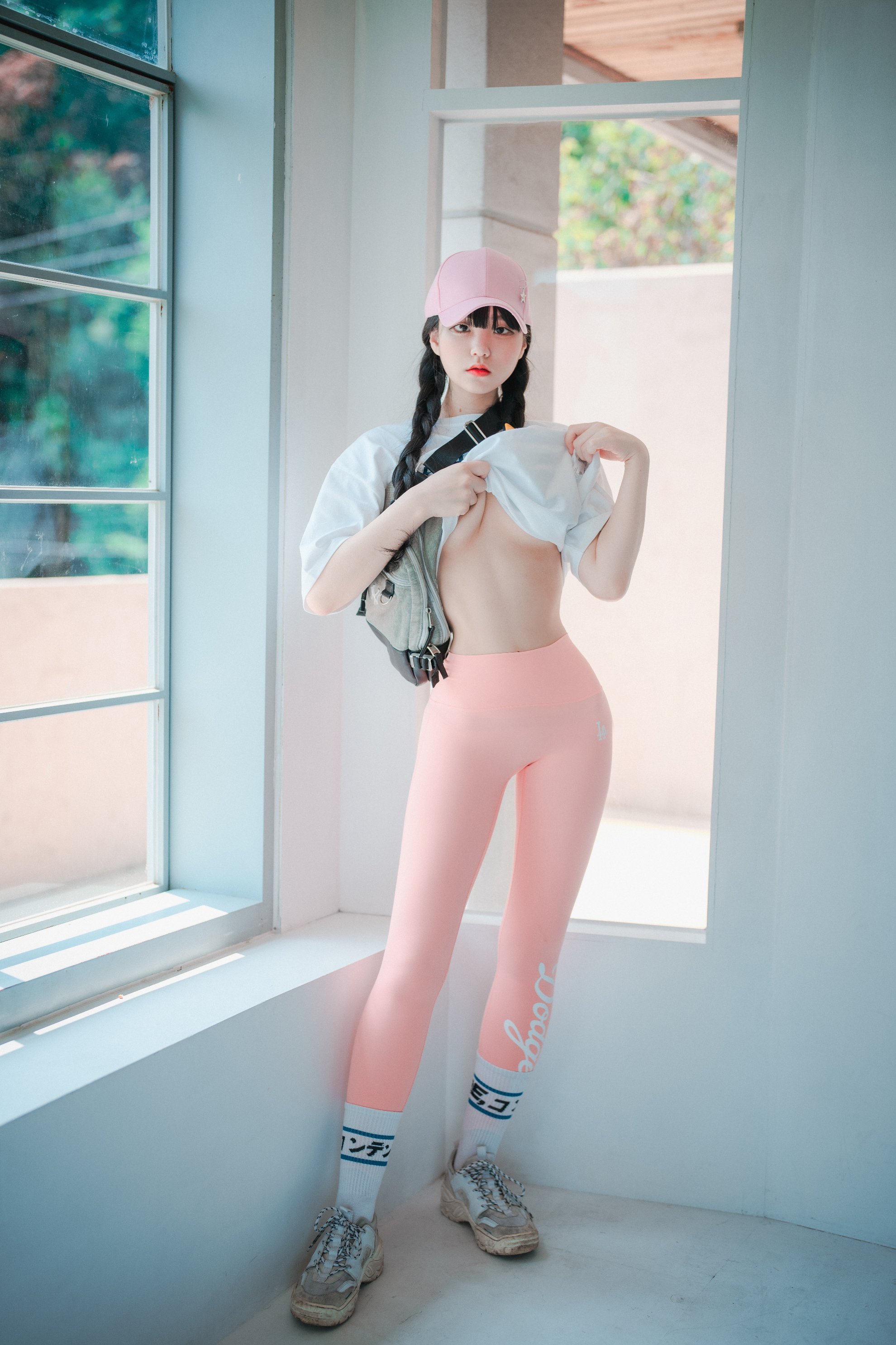 [Djawa] Jenny - Màu hồng lỏng lẻo và chặt chẽ