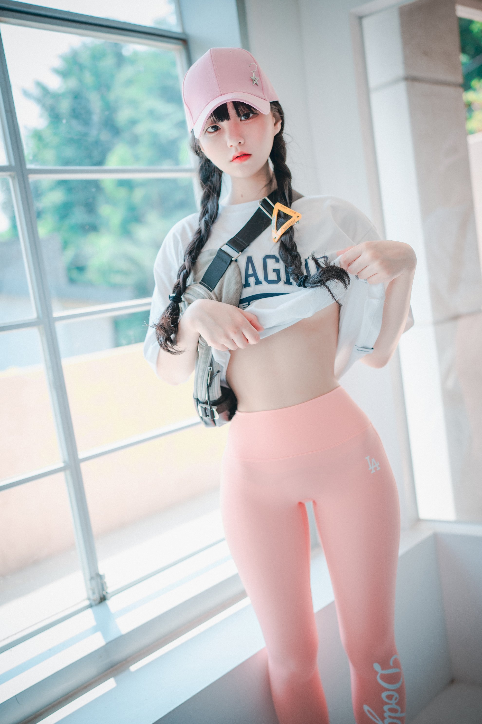 [Djawa] Jenny - Màu hồng lỏng lẻo và chặt chẽ