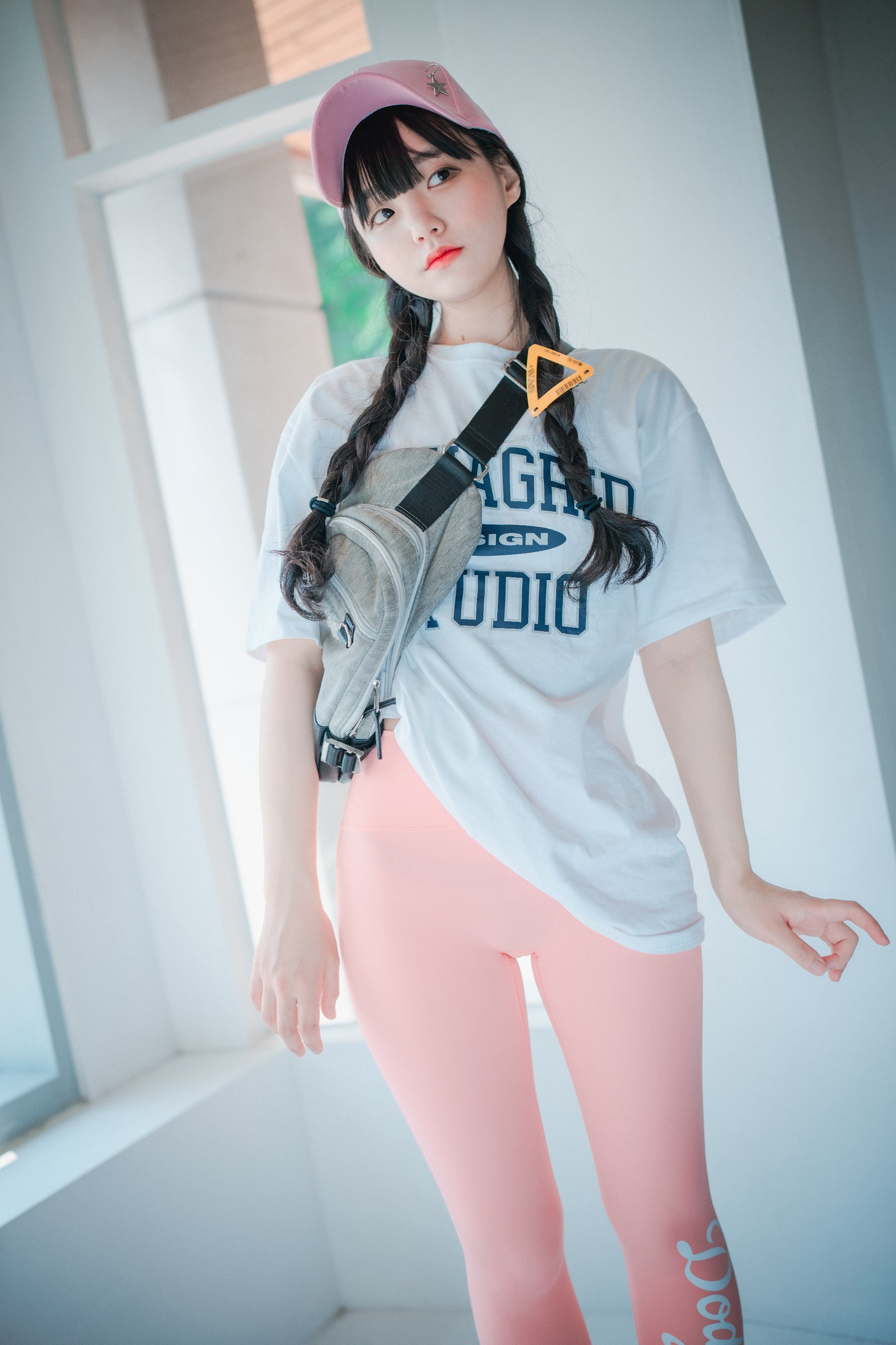 [Djawa] Jenny - Màu hồng lỏng lẻo và chặt chẽ